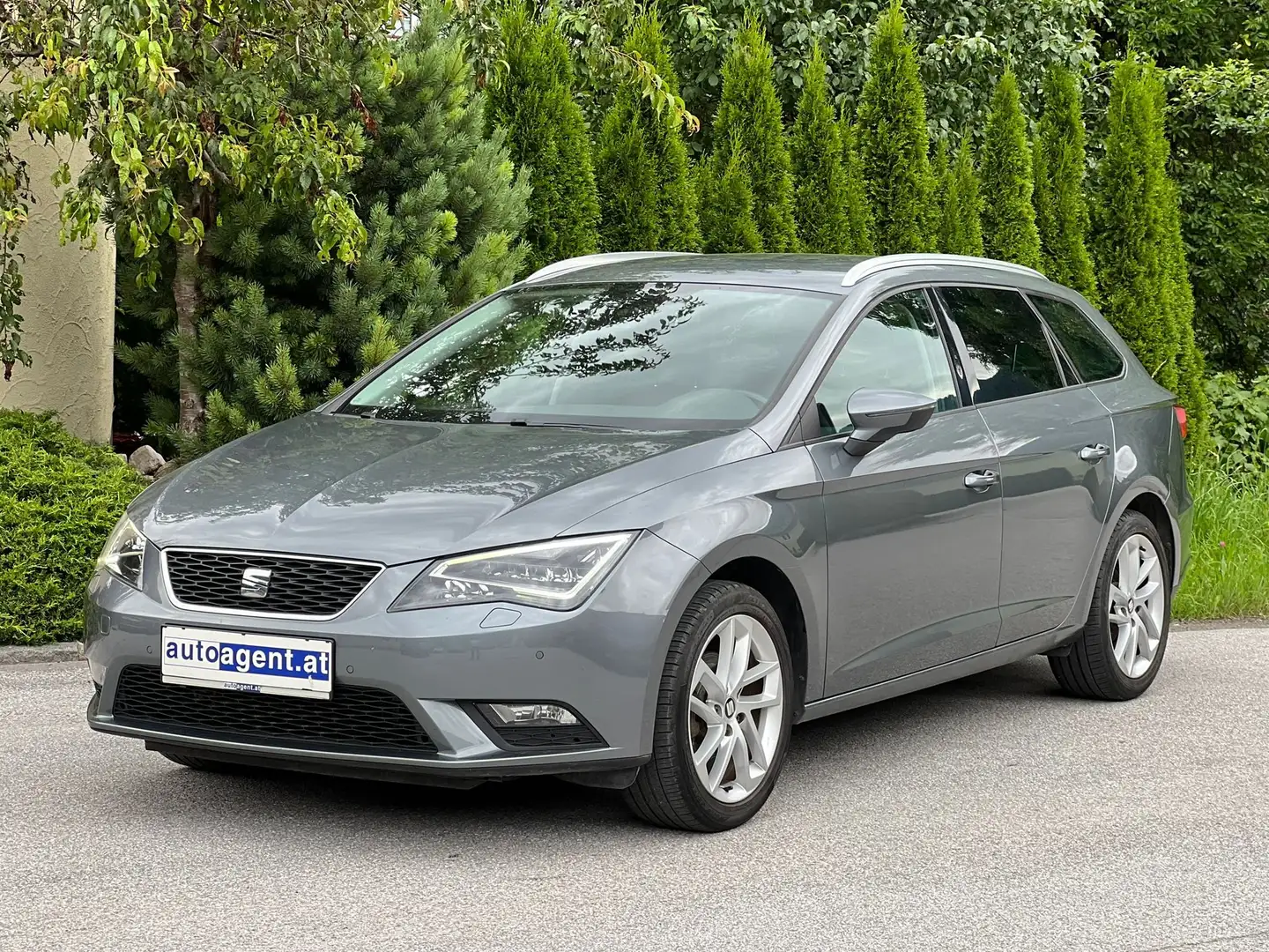 SEAT Leon Style 1.2 TSI AHK PDC SHZ Grau - 1