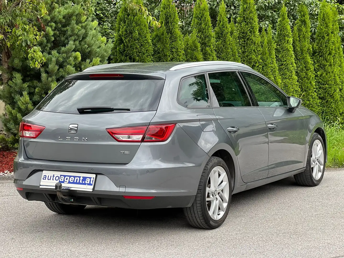 SEAT Leon Style 1.2 TSI AHK PDC SHZ Grau - 2