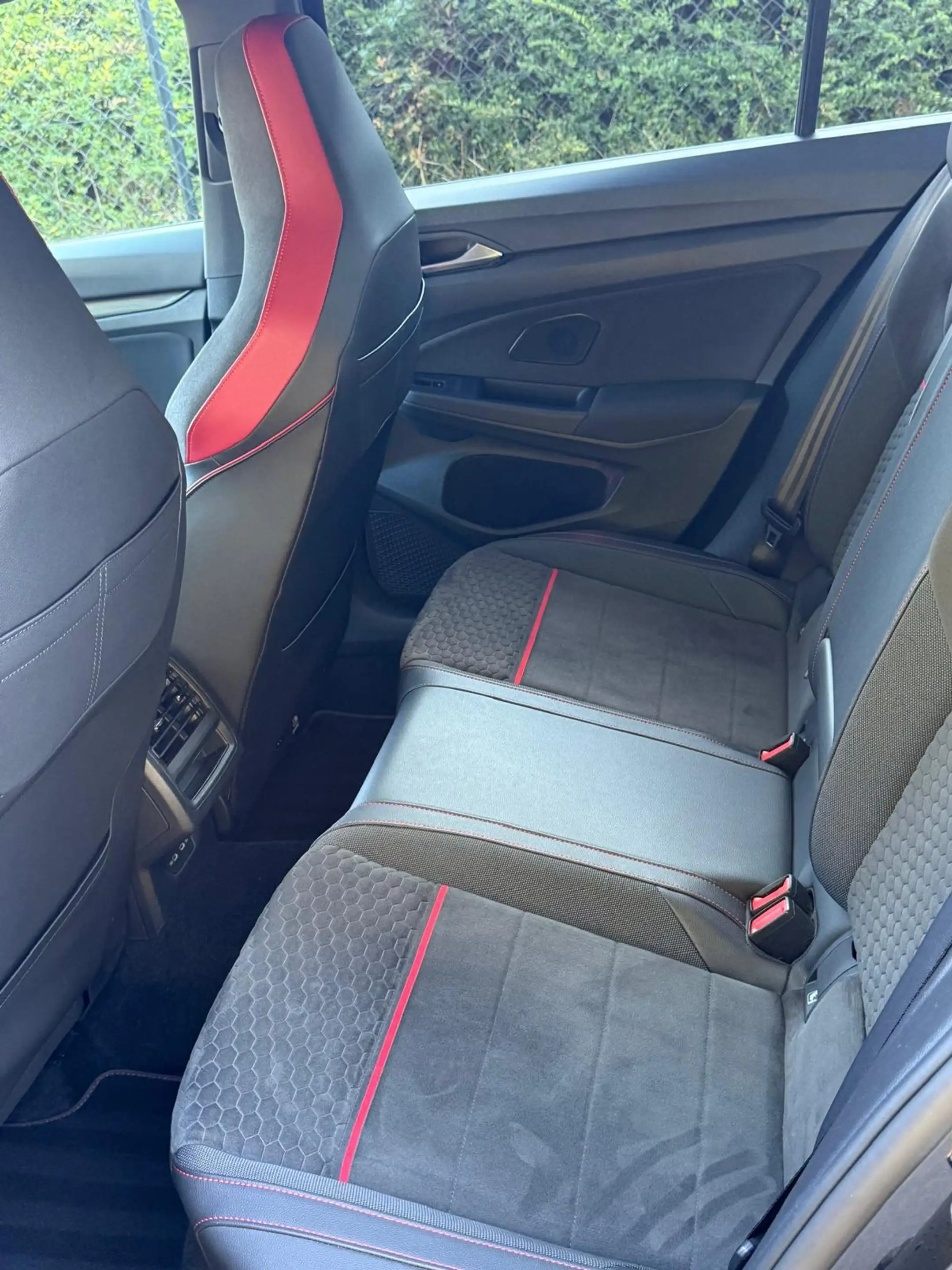 Volkswagen Golf GTI Golf 2.0 TSI GTI Clubsport OPF DSG — photo 9
