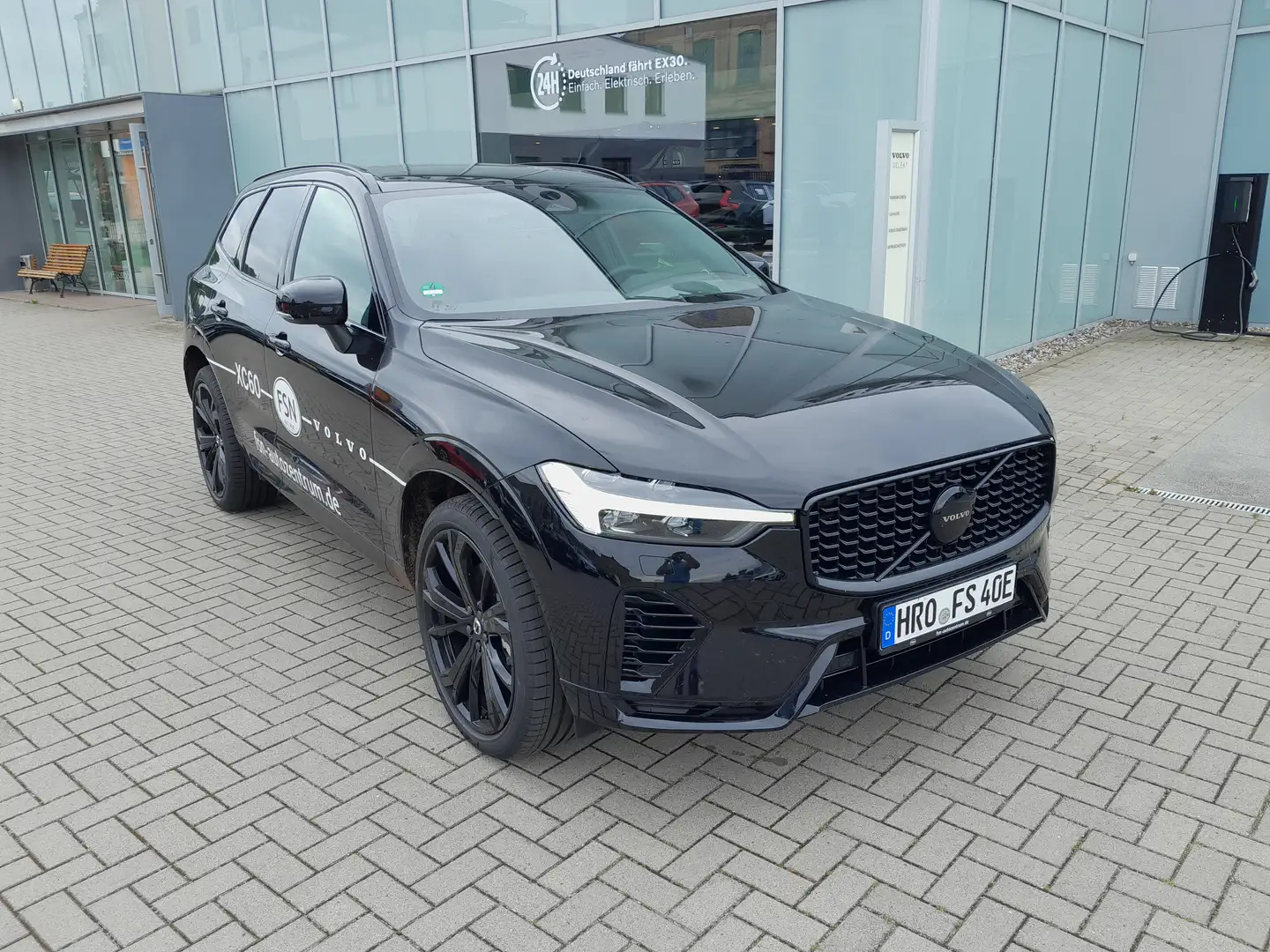 Volvo XC60 T6 Plug-in Hybrid Black Edition Automatik Noir - 1
