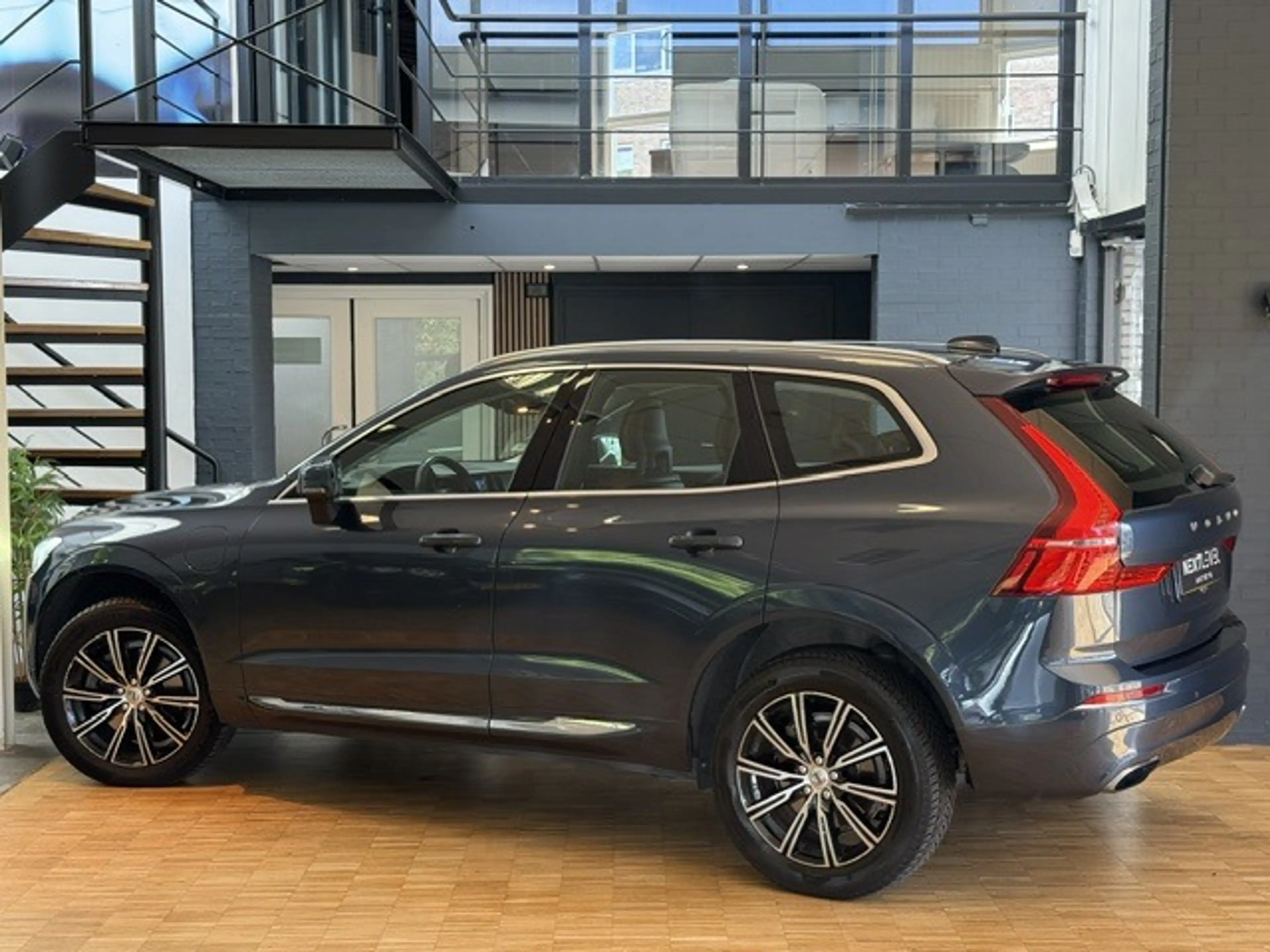 Volvo XC60 2.0 T8 AWD Inscription Pano 360 Luchtvering Trekha — photo 4