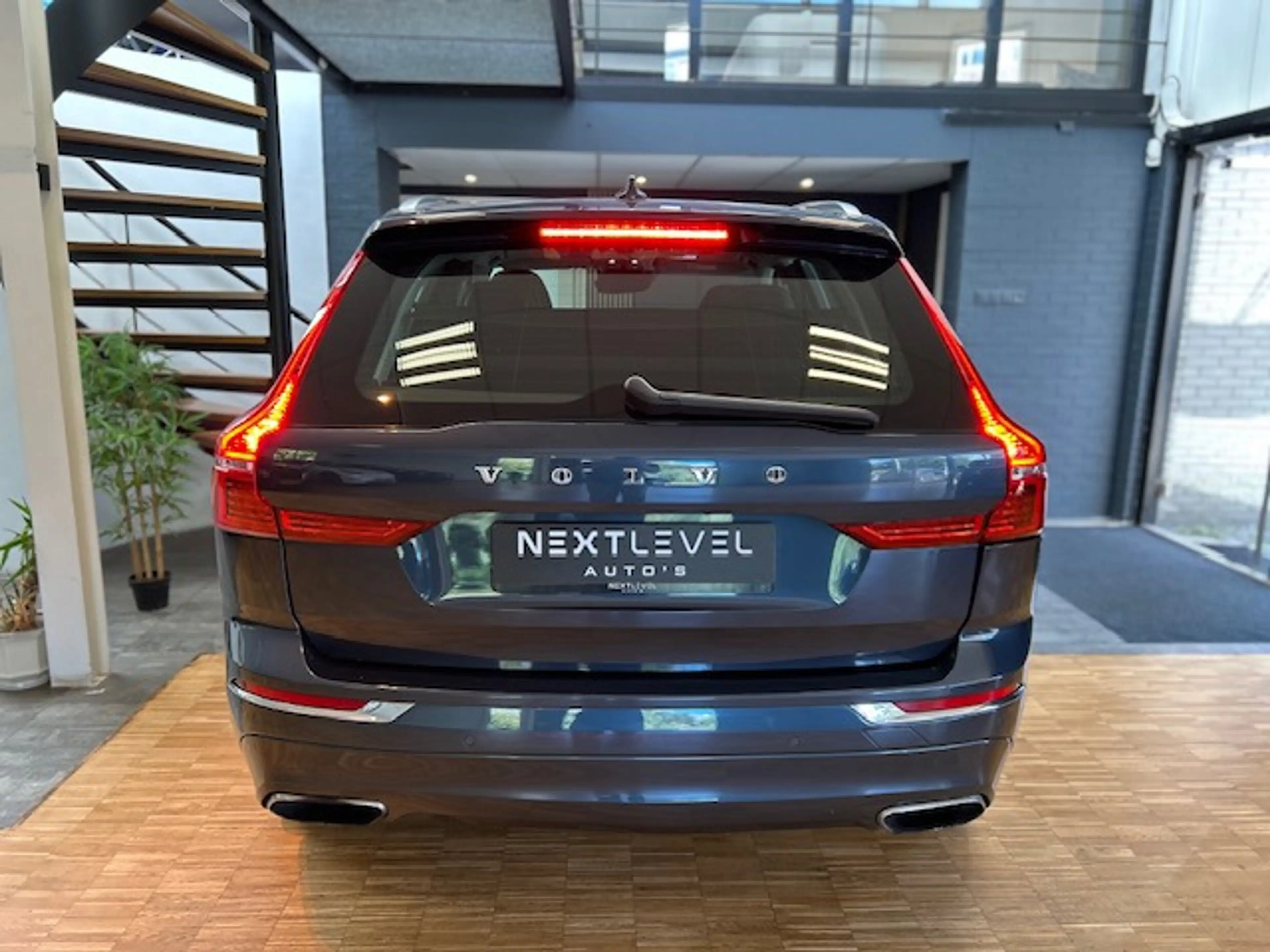 Volvo XC60 2.0 T8 AWD Inscription Pano 360 Luchtvering Trekha — photo 6