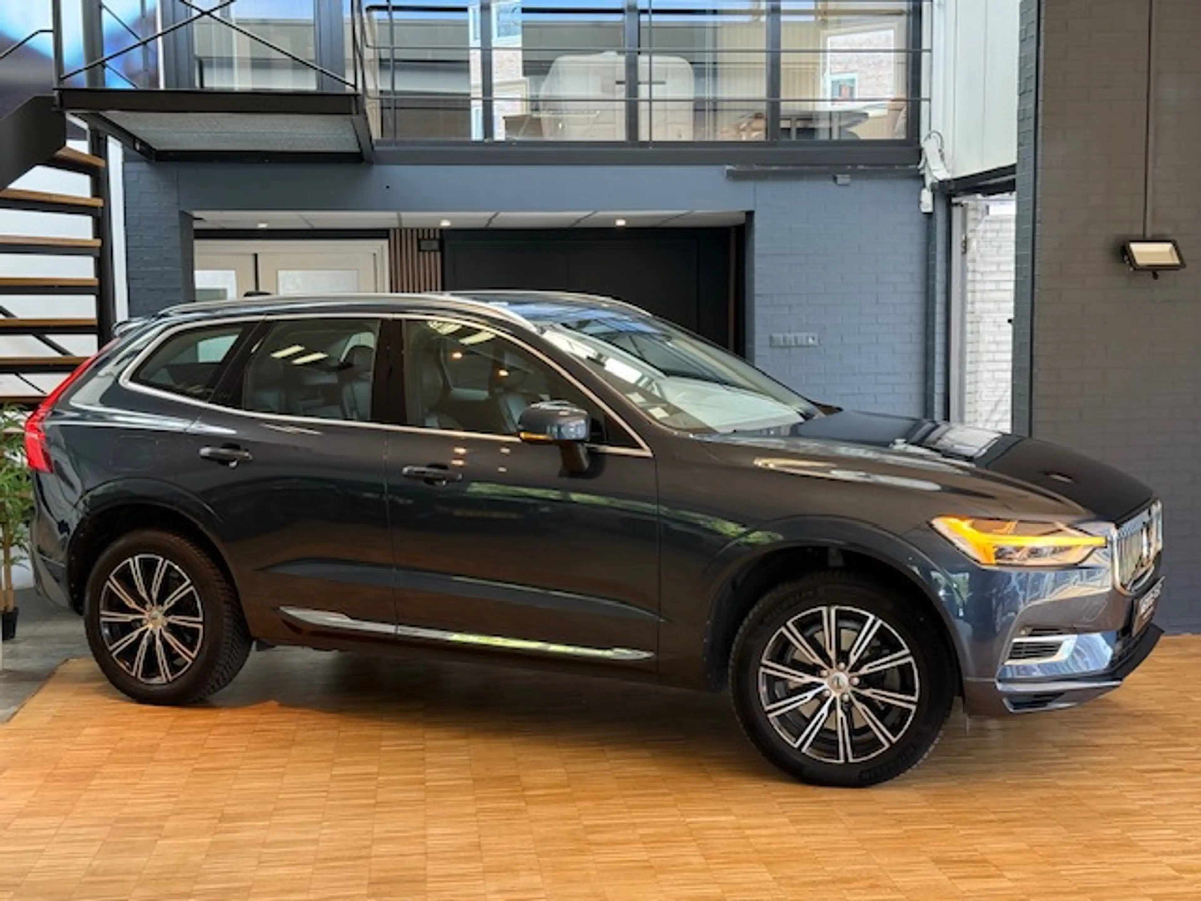 Volvo XC60 2.0 T8 AWD Inscription Pano 360 Luchtvering Trekha — photo 10