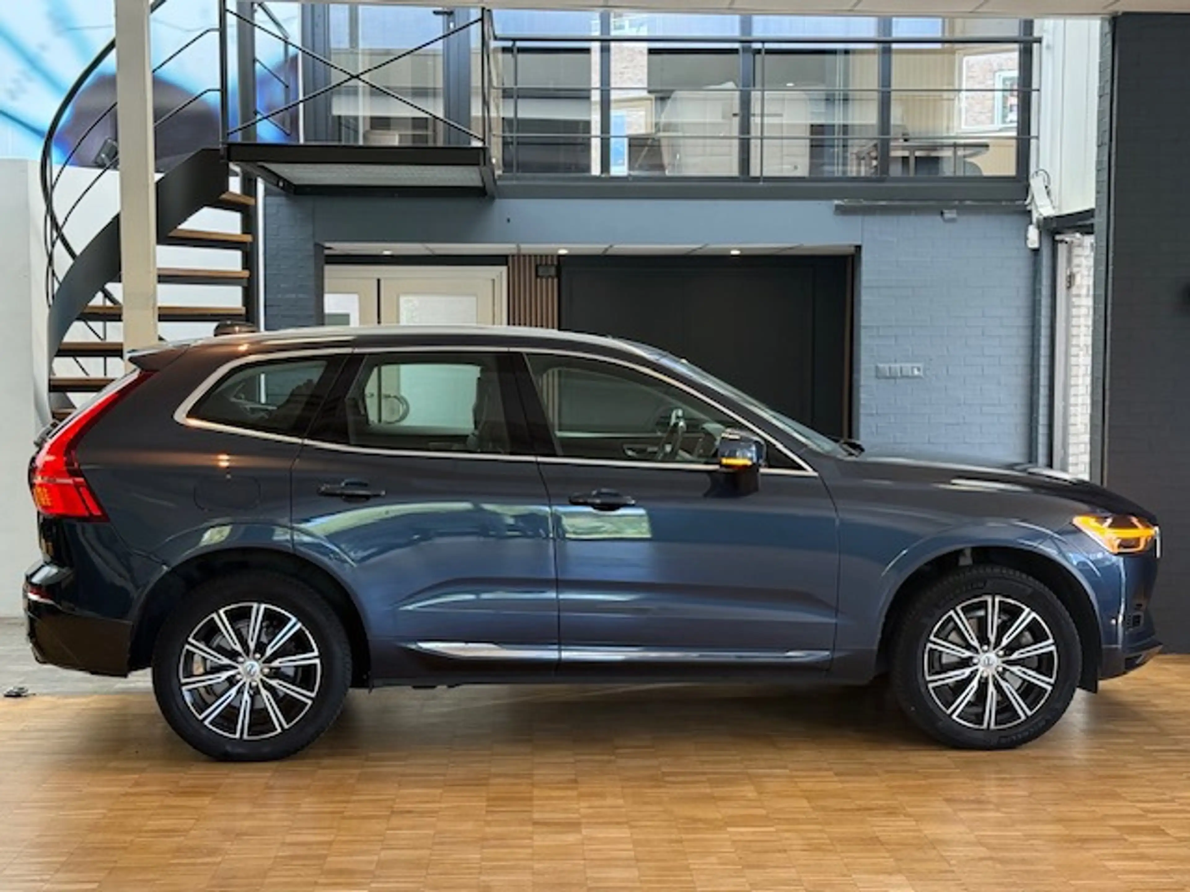 Volvo XC60 2.0 T8 AWD Inscription Pano 360 Luchtvering Trekha — photo 9