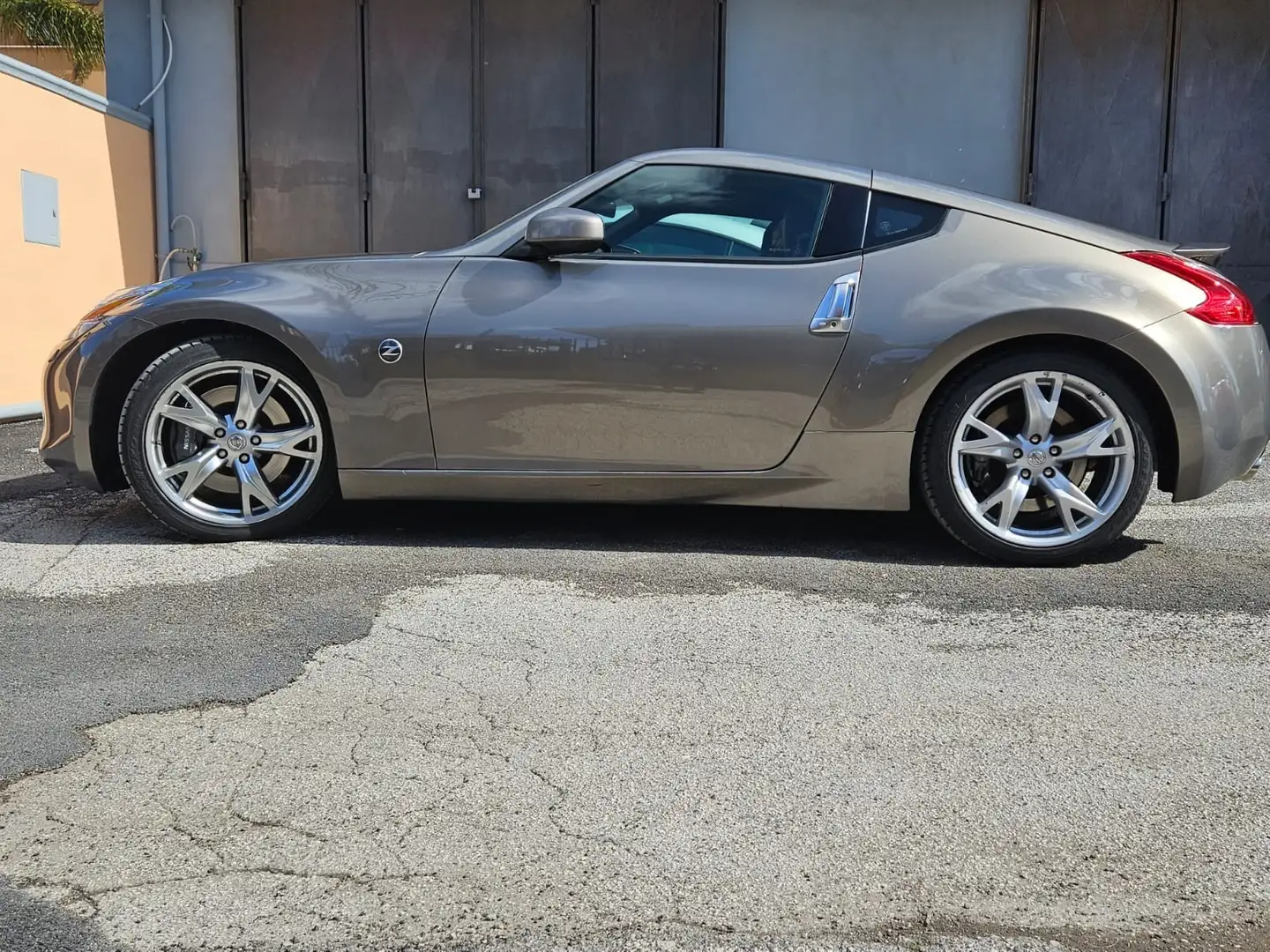 Nissan 370Z Coupe 3.7 V6 Lev2 Béžová - 1