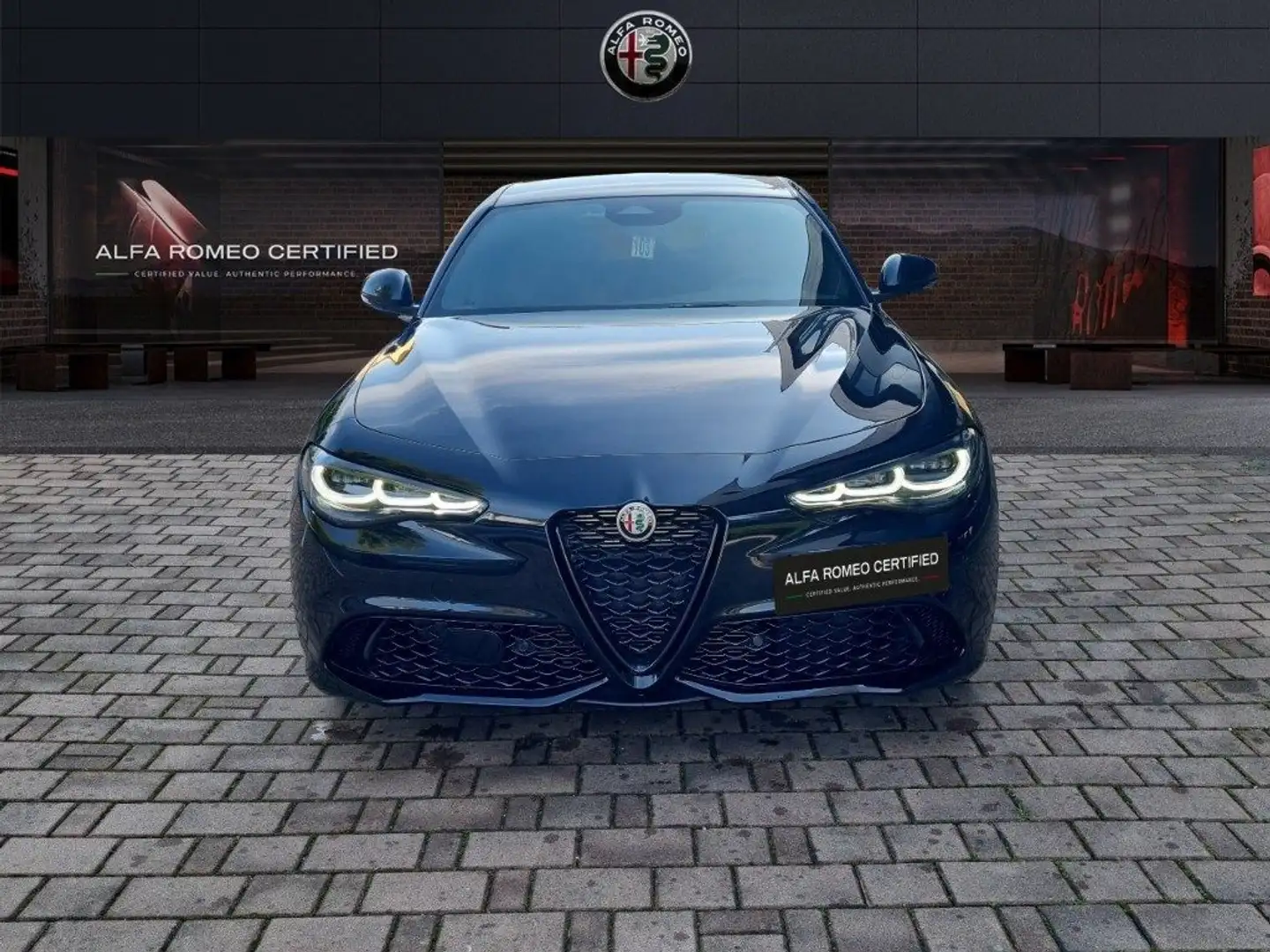 Alfa Romeo Giulia 2.0 Turbo 280 CV AT8 AWD Q4 Veloce Nero - 2