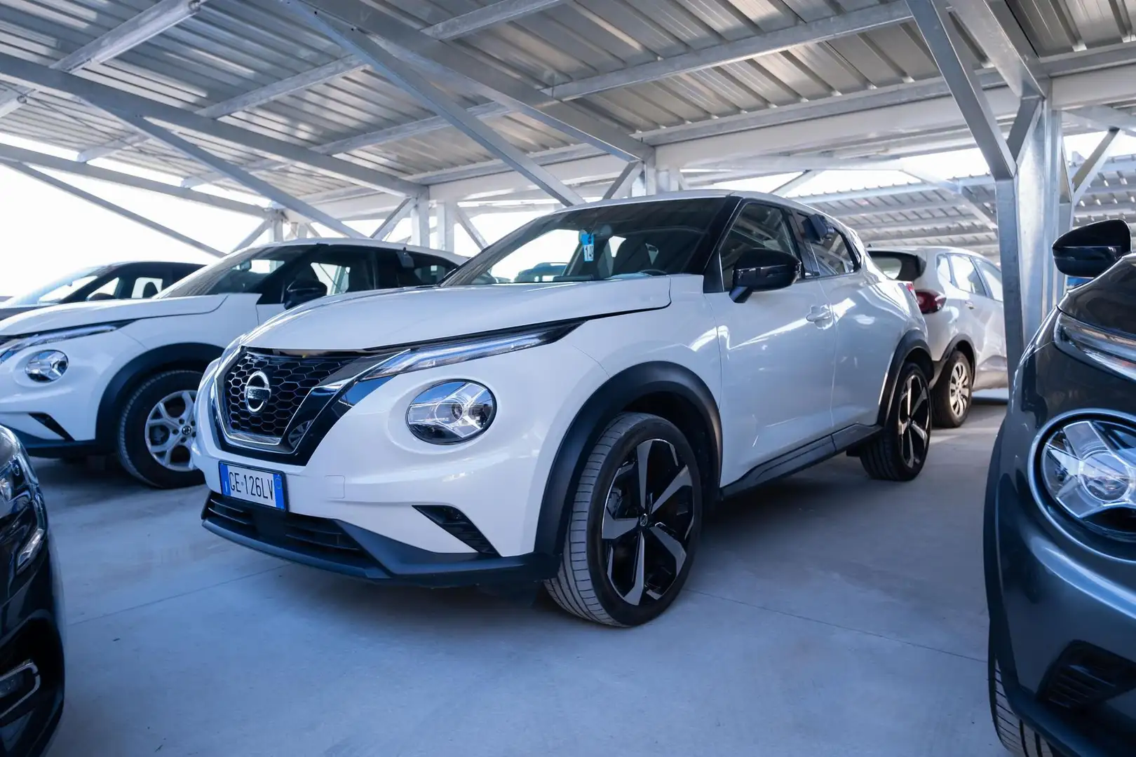 Nissan Juke 1.0 dig-t N-Connecta 117cv Bílá - 1