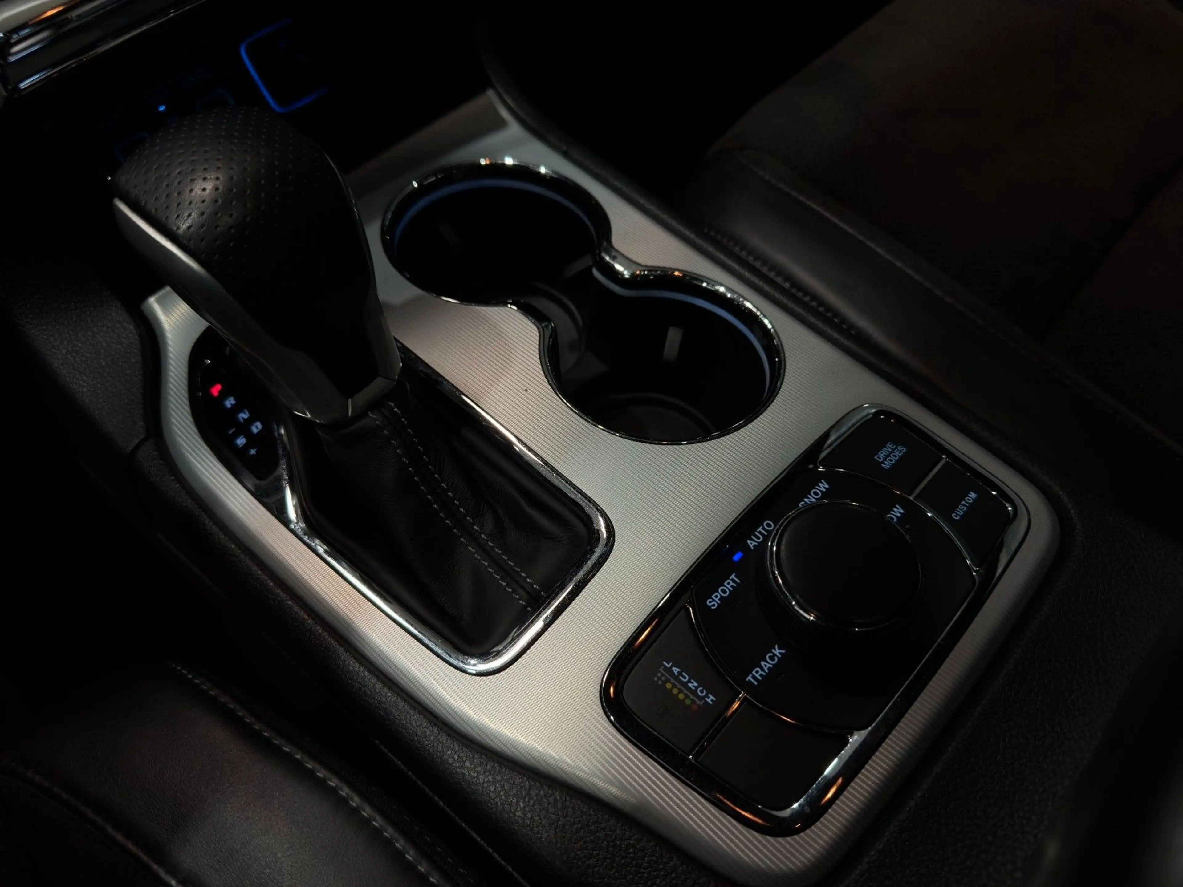 Jeep Grand Cherokee /6.4/V8/HEMI/SRT/PANO/AHK/MwSt/LED — photo 12