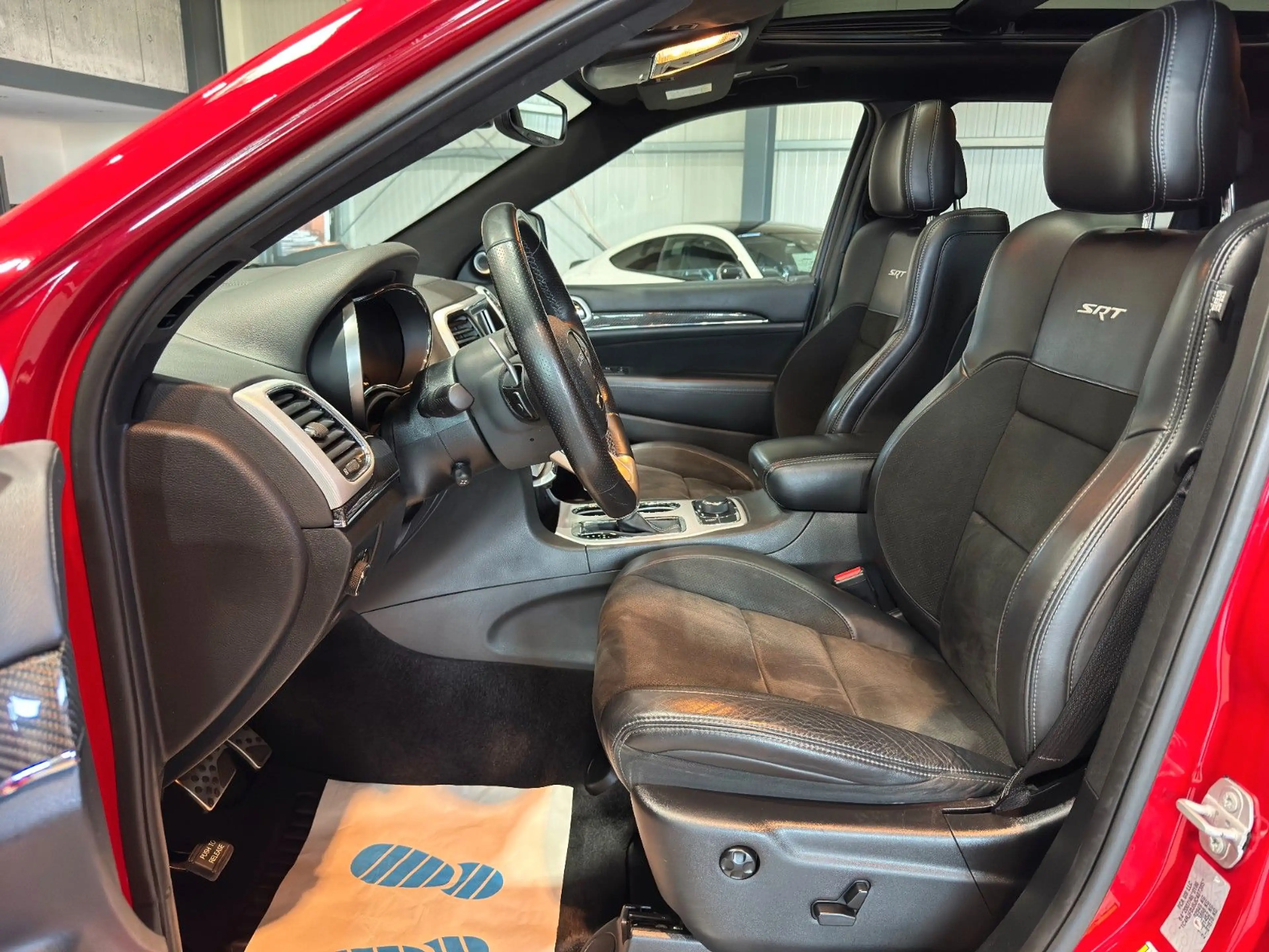 Jeep Grand Cherokee /6.4/V8/HEMI/SRT/PANO/AHK/MwSt/LED — photo 5