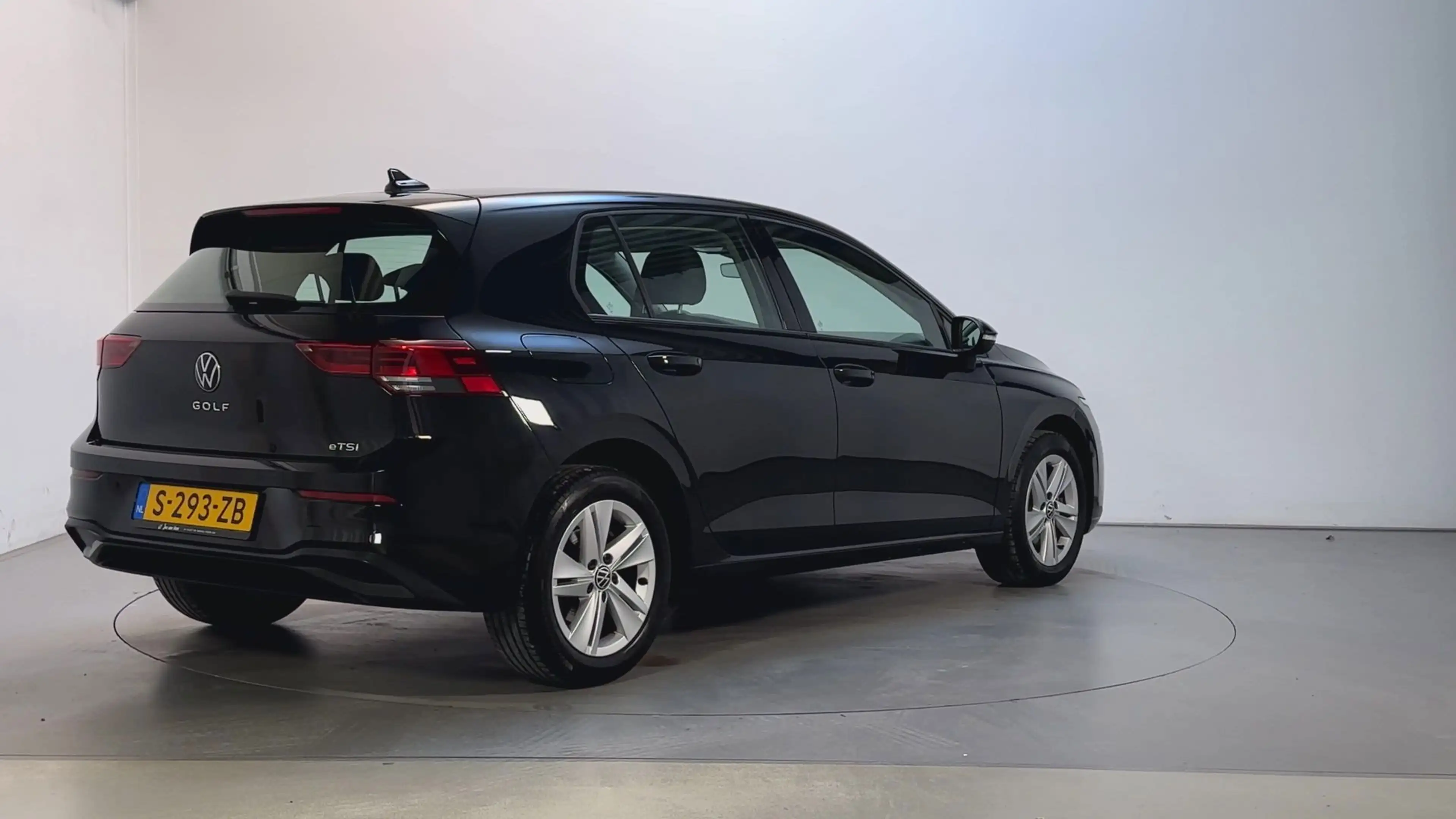 Volkswagen Golf 1.0 eTSI DSG 110pk Life Business Sfeerverlichting — photo 3
