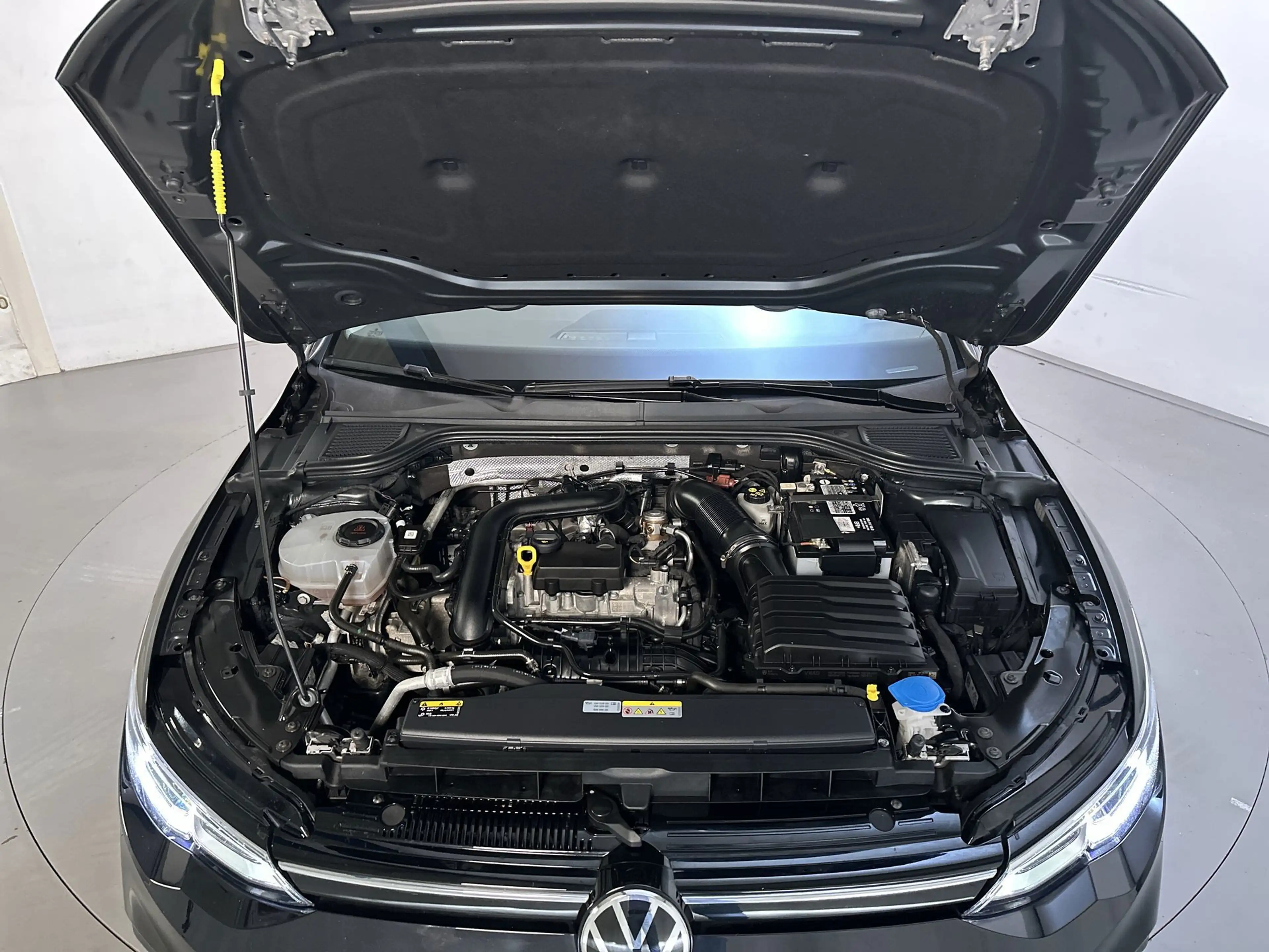 Volkswagen Golf 1.0 eTSI DSG 110pk Life Business Sfeerverlichting — photo 17