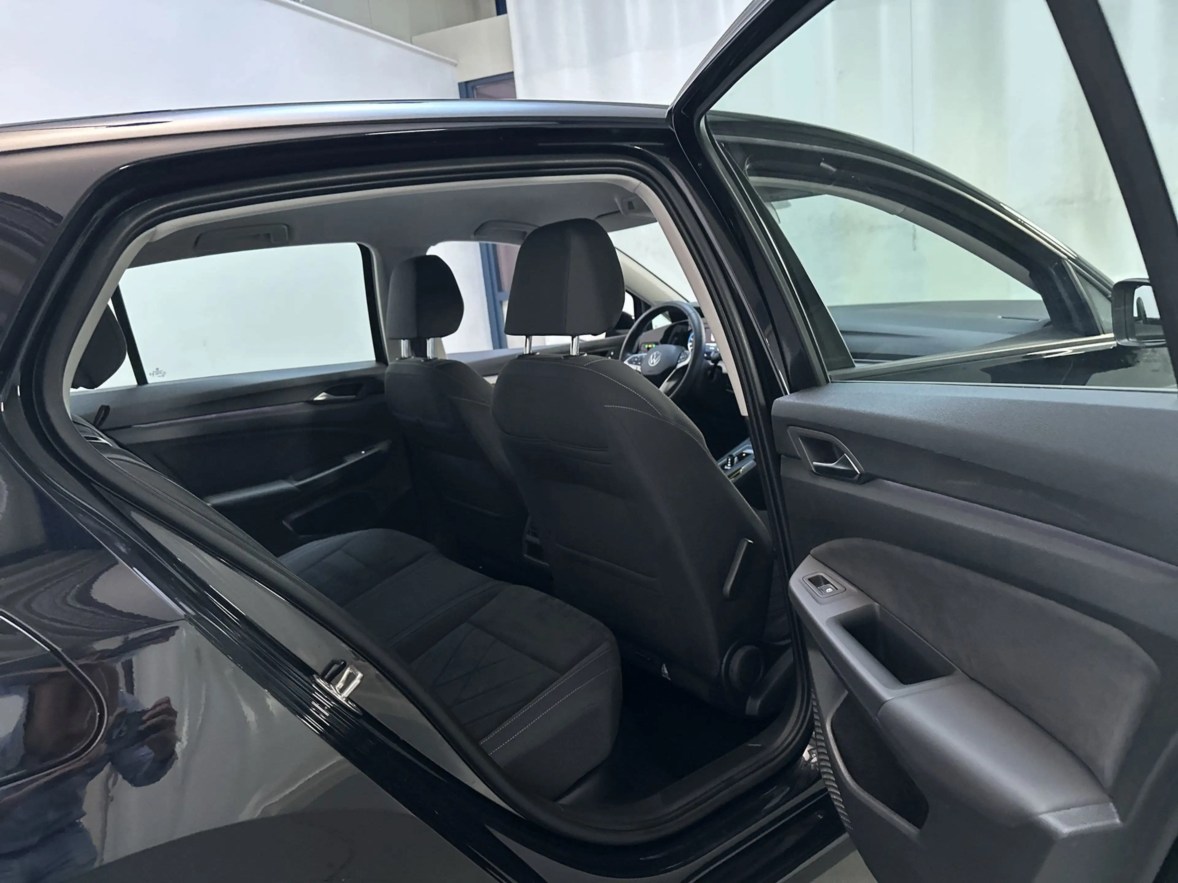 Volkswagen Golf 1.0 eTSI DSG 110pk Life Business Sfeerverlichting — photo 18