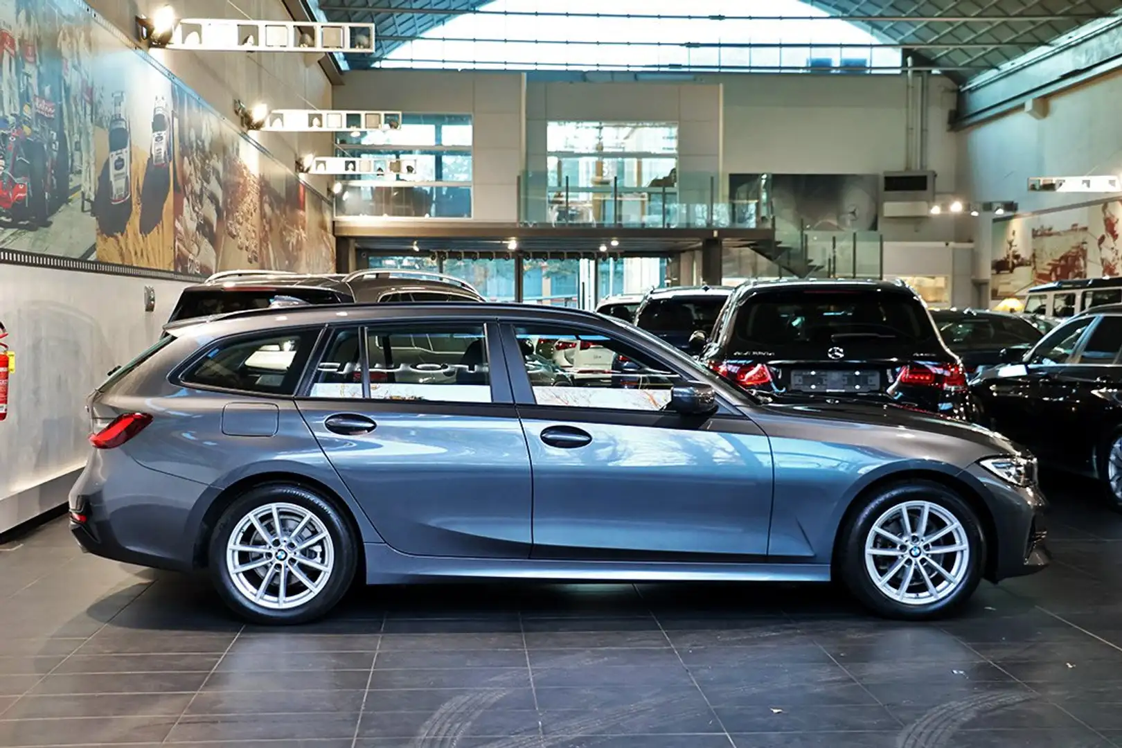 BMW 318 d 48V Touring Busin. Advantage AUTO. - COCKPIT PRO Gris - 2