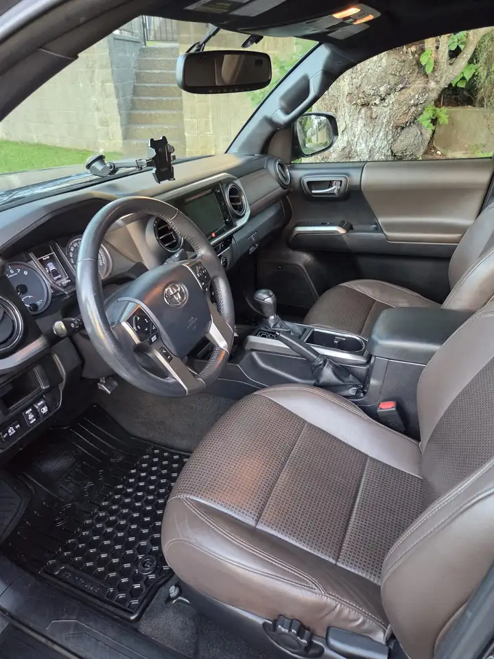 Toyota Tacoma снимка Toyota Tacoma
