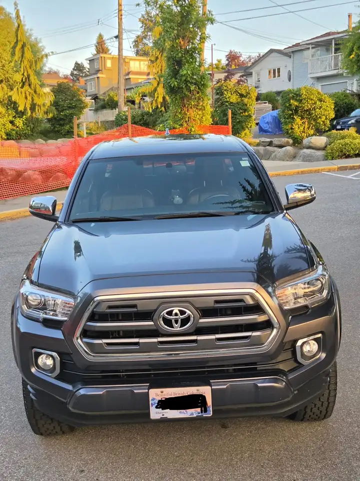 Toyota Tacoma снимка Toyota Tacoma