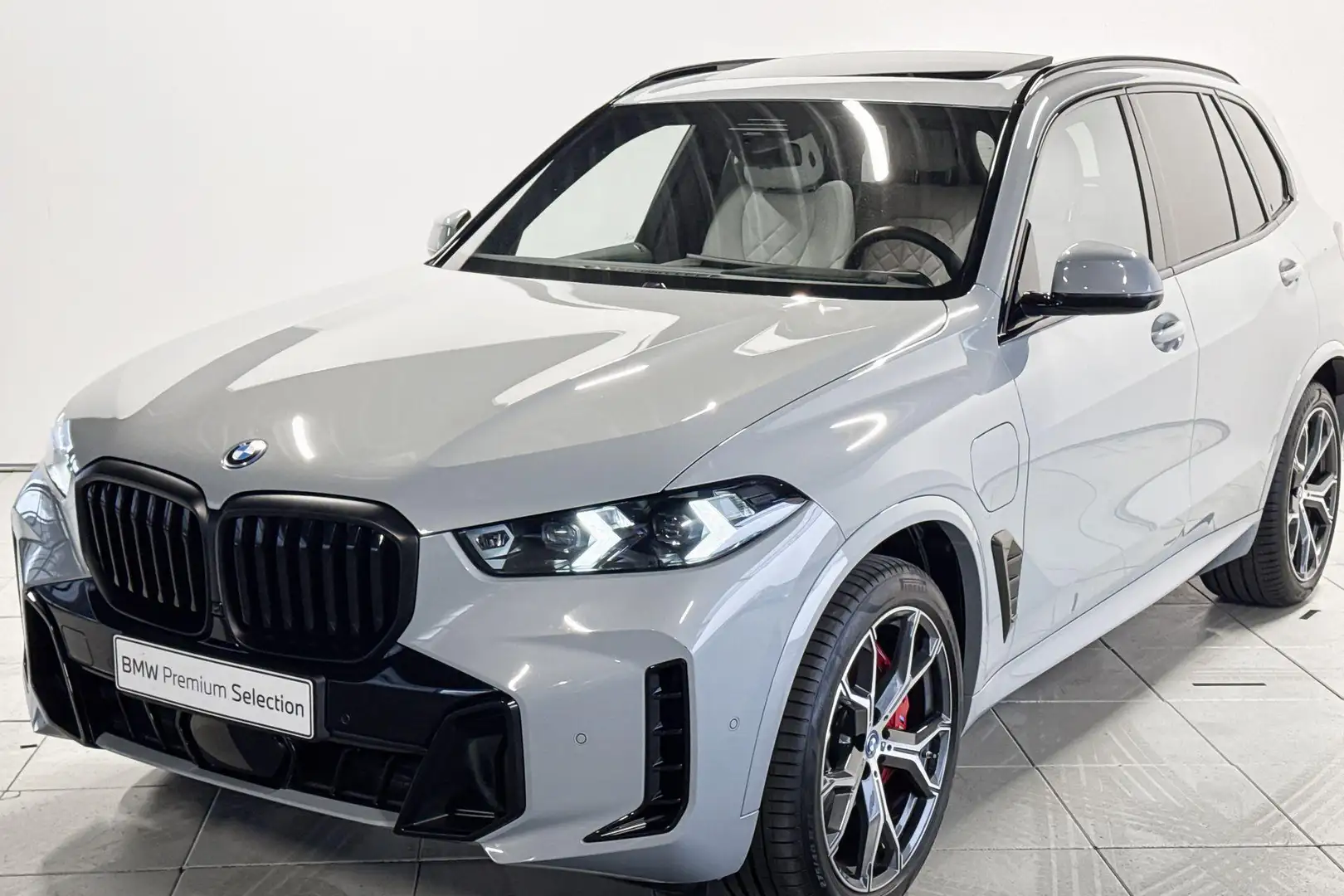 BMW X5 xDrive50e Innovation Pack M Sportpakket Pro Aut. Grijs - 2