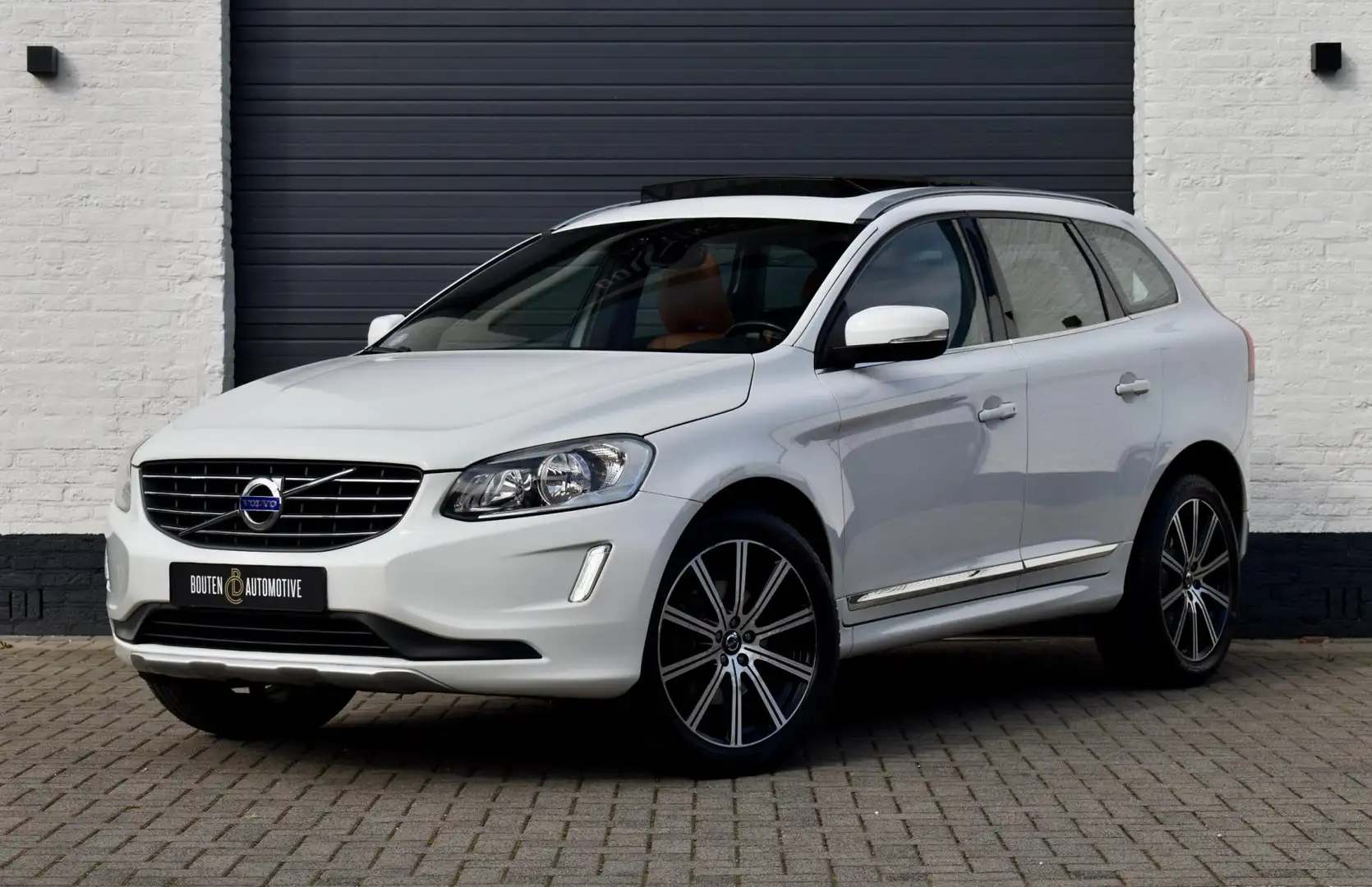Volvo XC60 2.0 T5 FWD Ocean Race Inscription | Pano | Trekhaa Weiß - 1