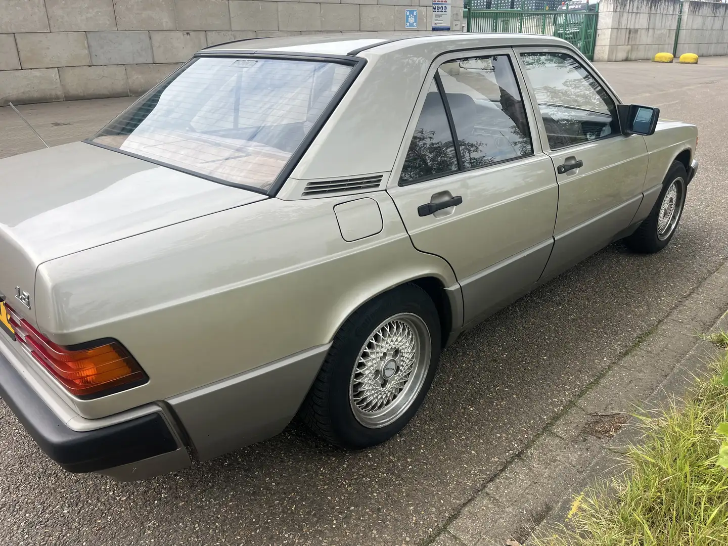 Mercedes-Benz 190 190 Basic Brons - 2