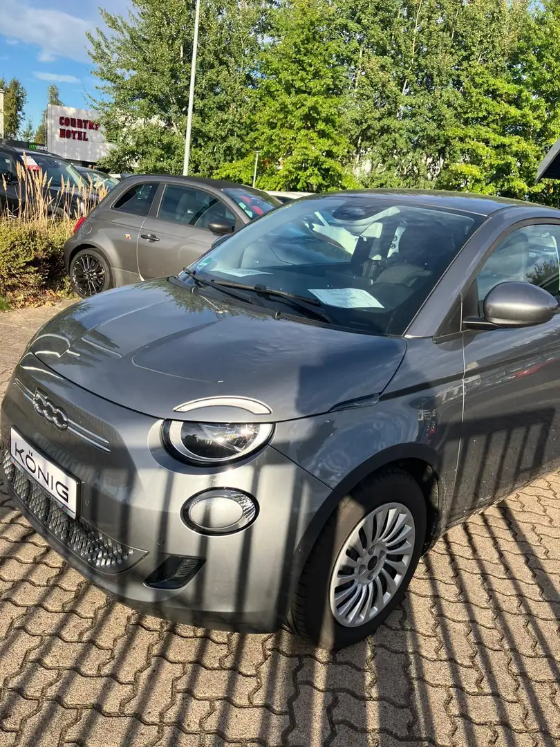 Fiat 500e 3+1 Elektro 42 kWh 113 PS Automatik Grau - 1