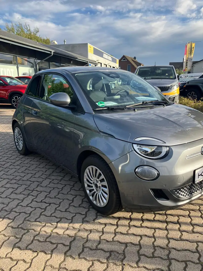 Fiat 500e 3+1 Elektro 42 kWh 113 PS Automatik Grau - 2