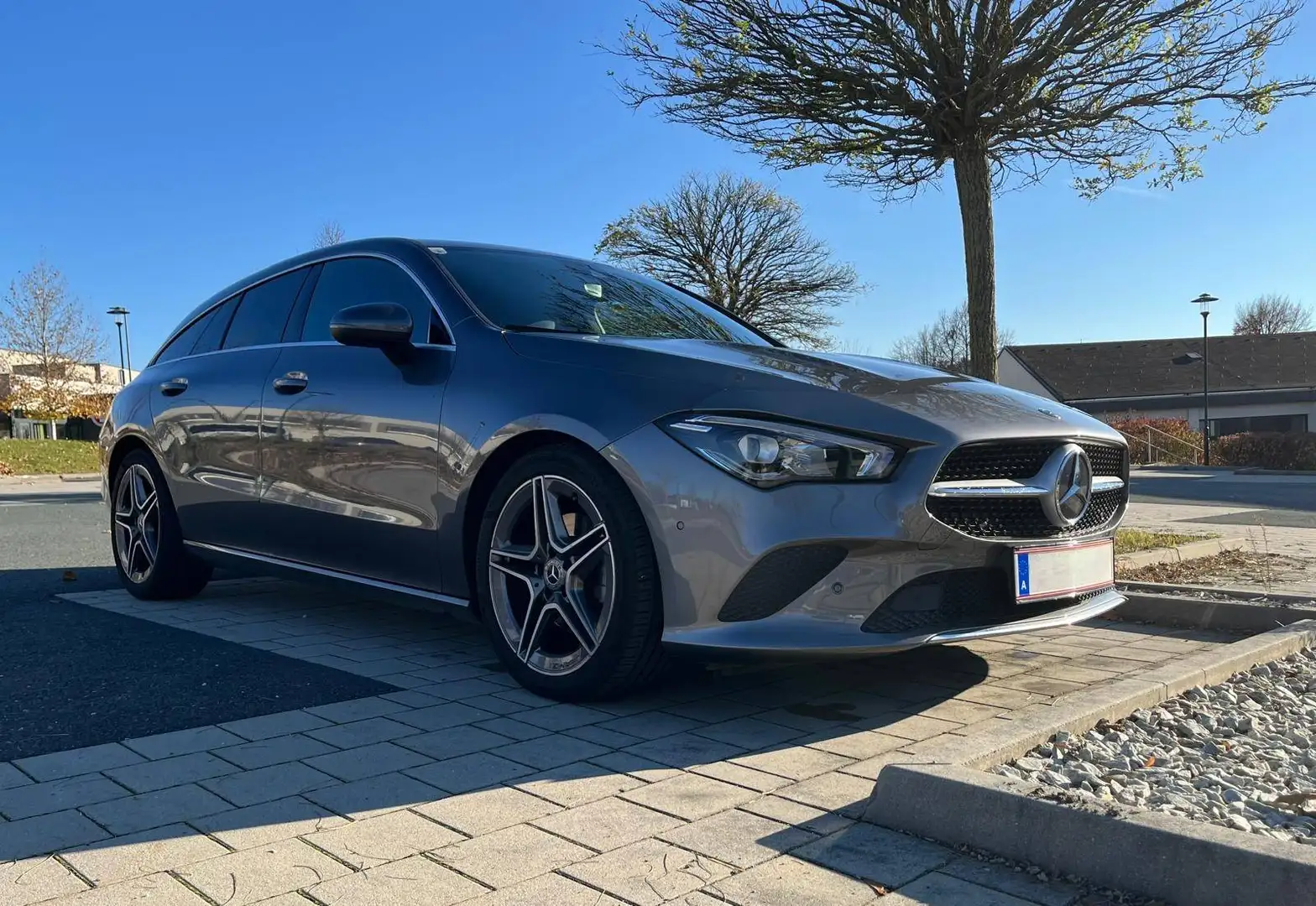 Mercedes-Benz CLA 200 d Shooting Brake Aut. Grau - 2
