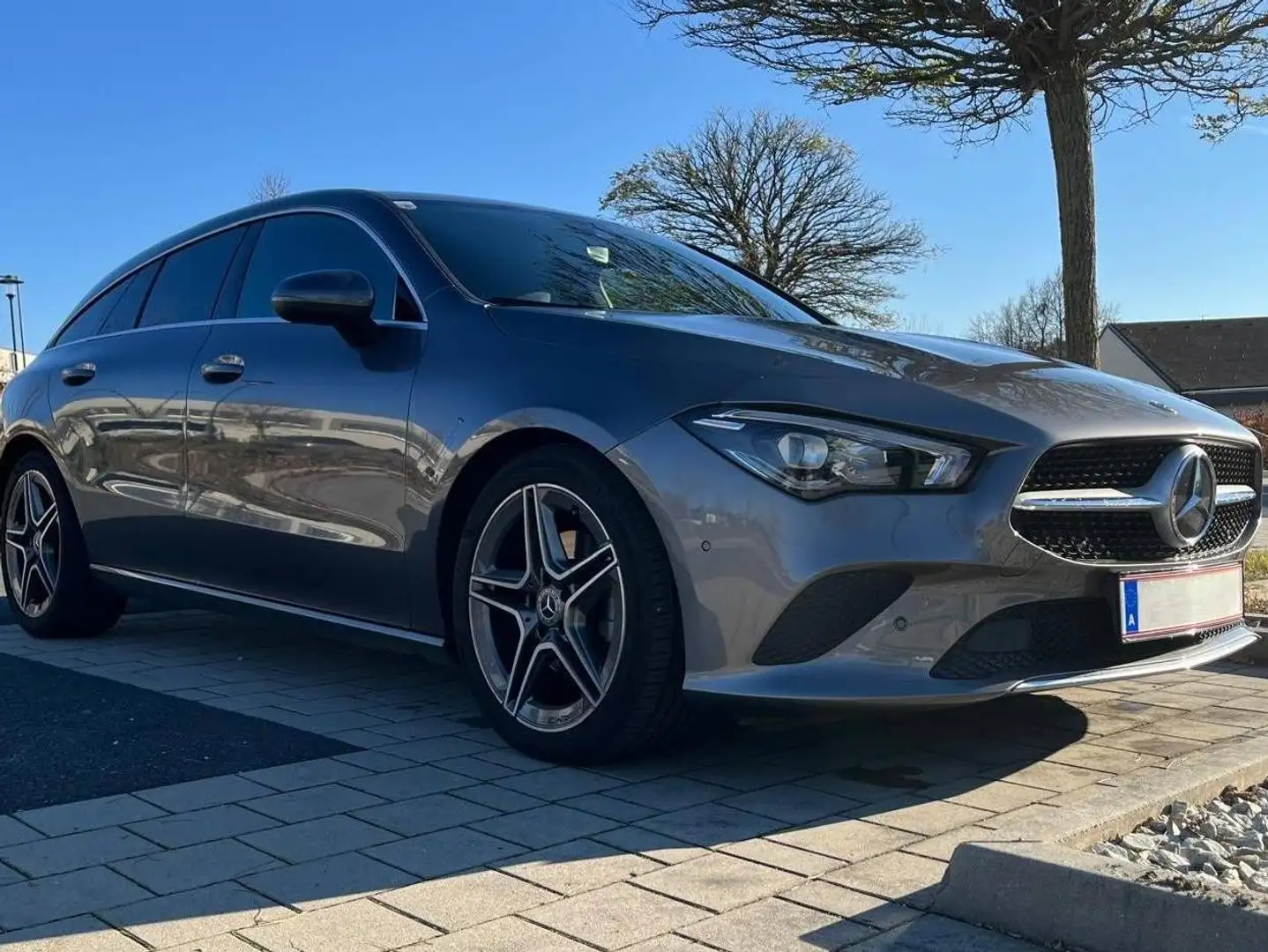 Mercedes-Benz CLA 200 d Shooting Brake Aut. Grau - 1