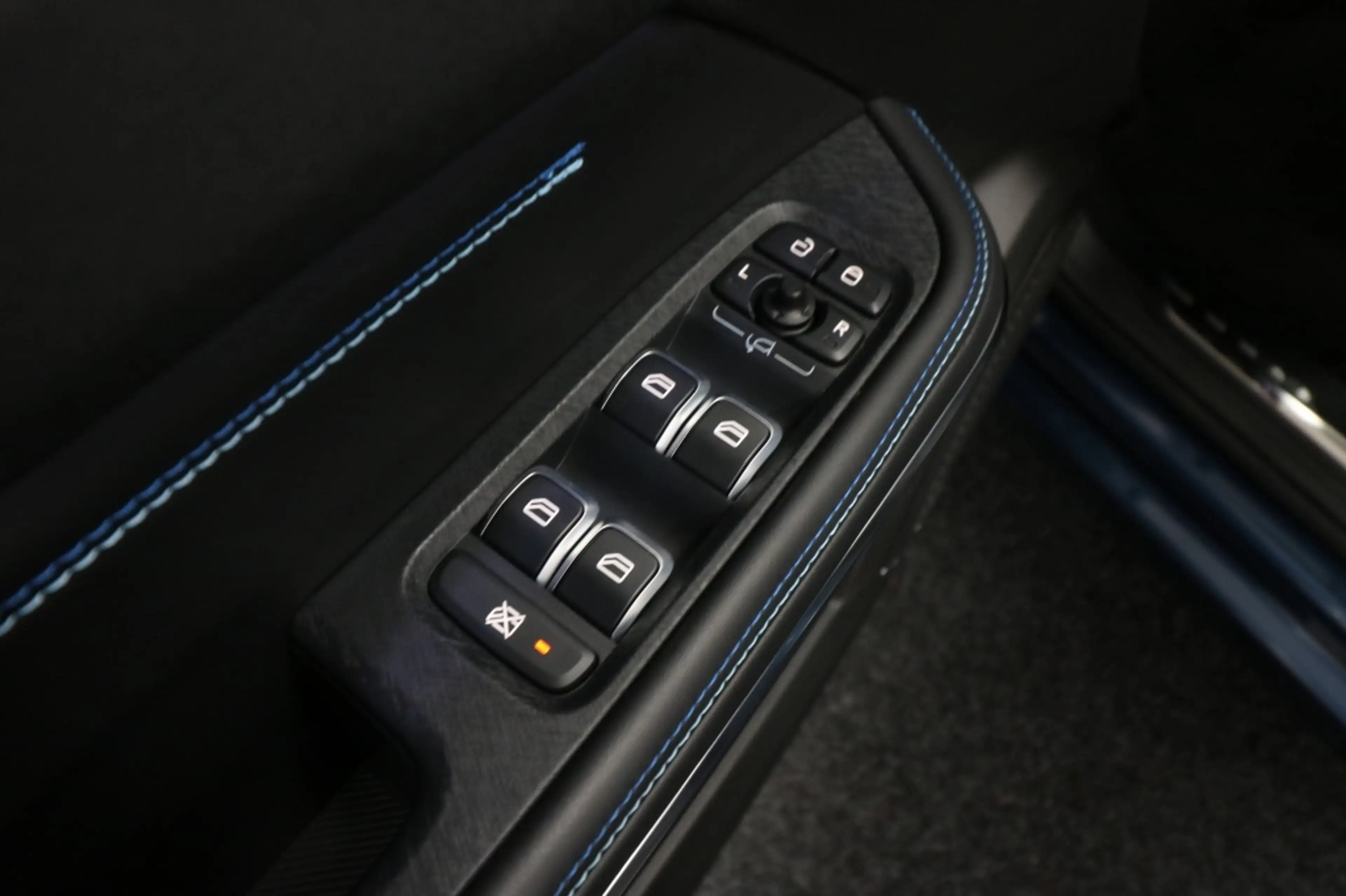 Lynk & Co 01 1.5 PHEV Automaat — photo 13