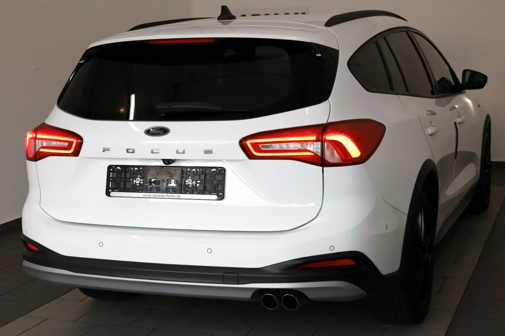 Ford Focus Turnier Active Navi,LED,Kamera,PDC,SR+WR Blanc - 2