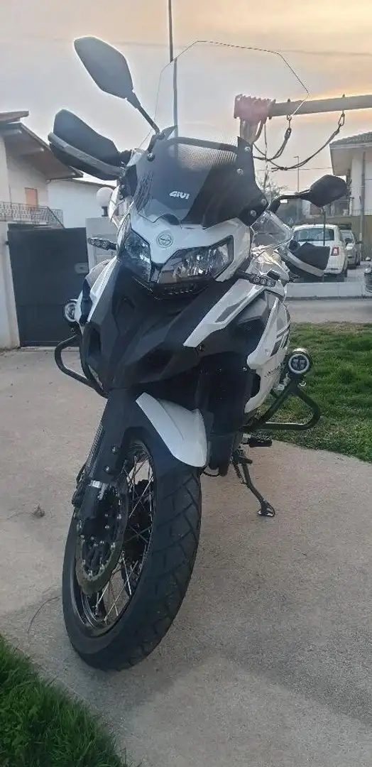Benelli TRK 502 Biały - 1