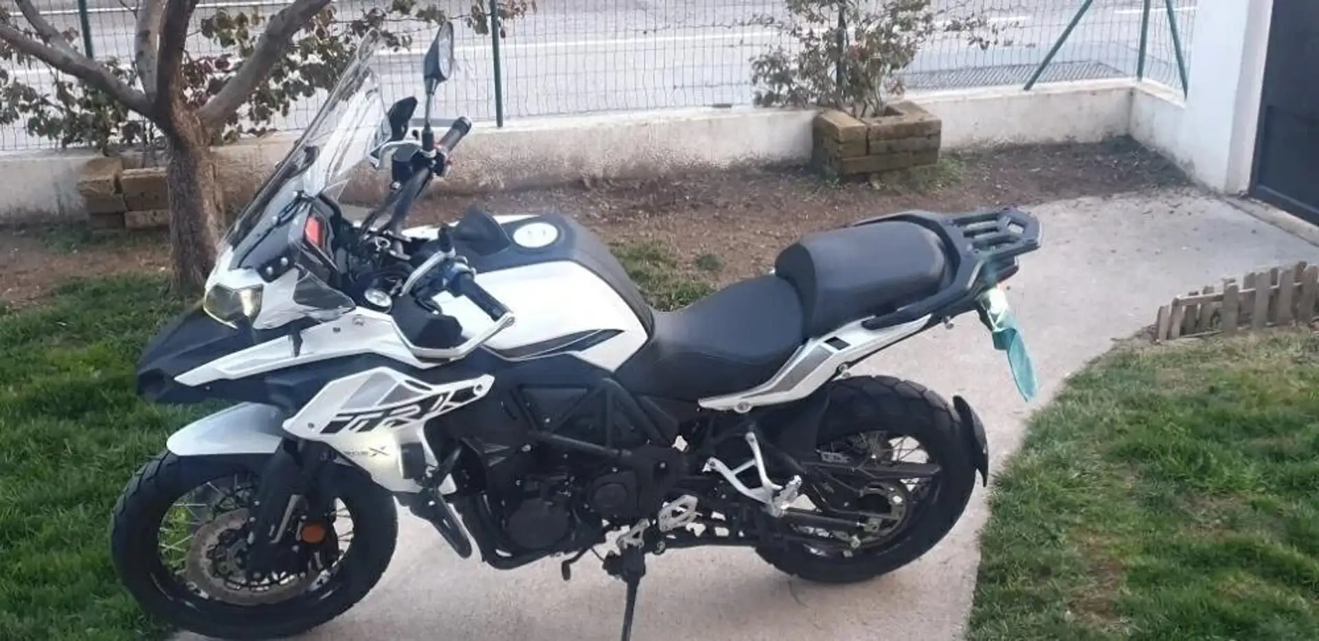 Benelli TRK 502 Biały - 2