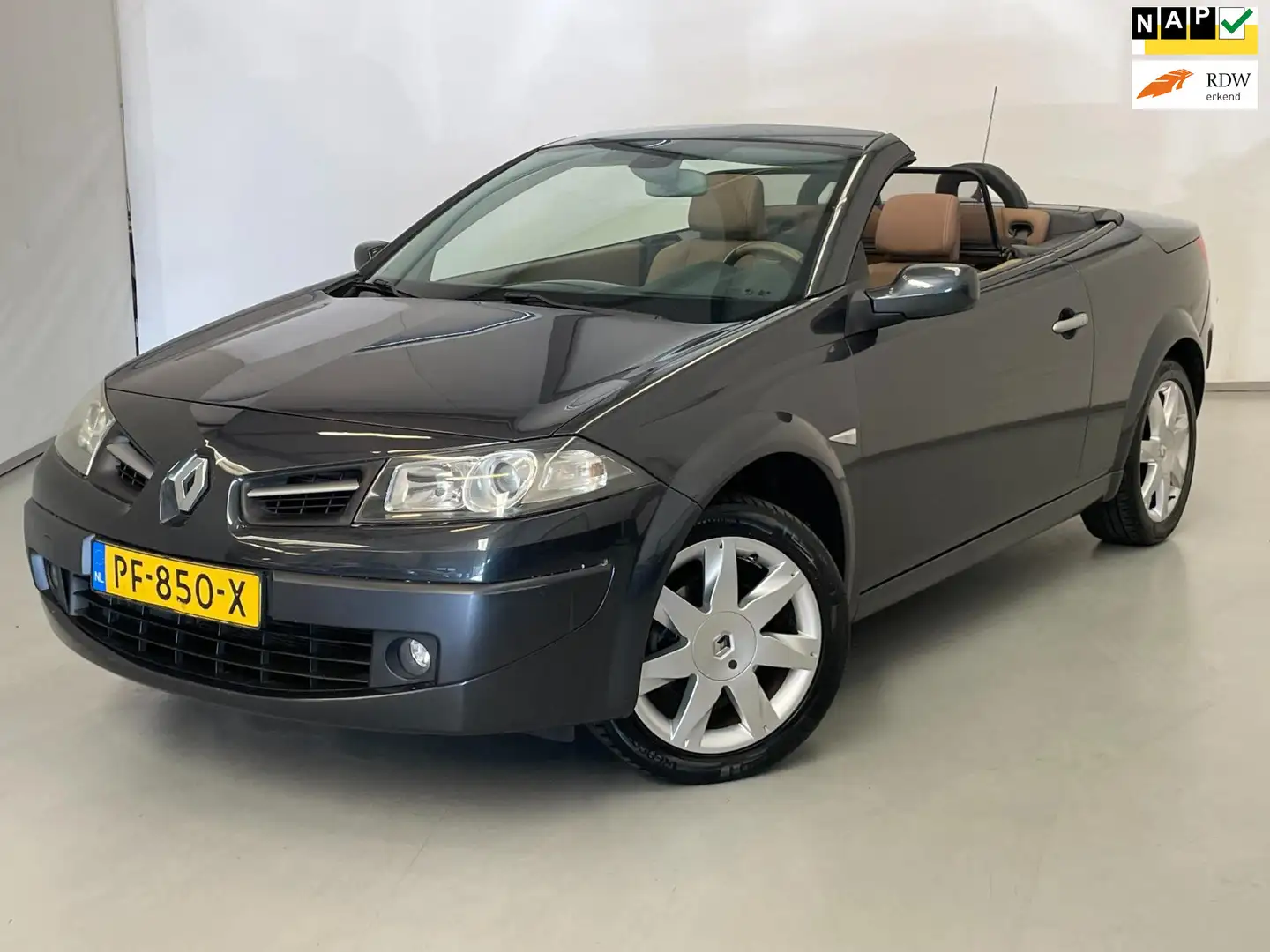 Renault Megane Coupé-Cabriolet 1.6-16V / Pano / Leder / Stoelverw Серый - 1