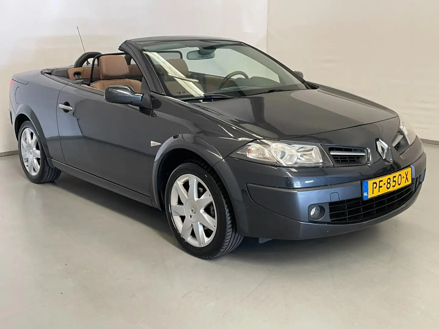 Renault Megane Coupé-Cabriolet 1.6-16V / Pano / Leder / Stoelverw Серый - 2