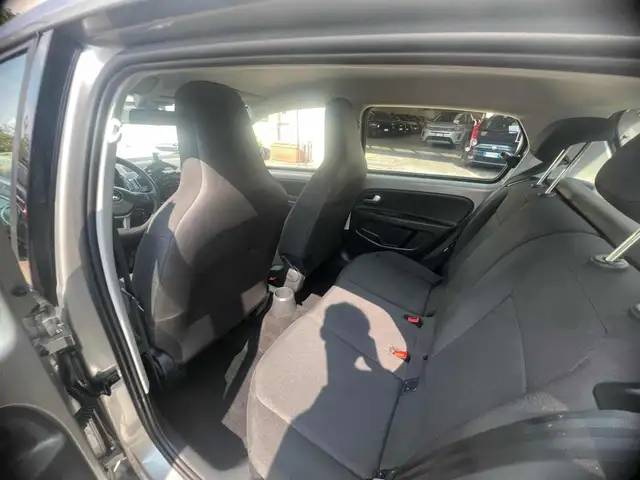 Volkswagen Up! view 14