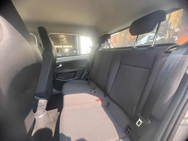 Volkswagen Up! view 13