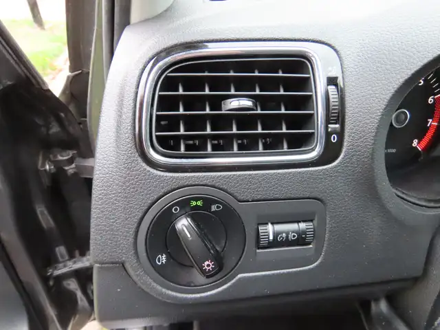 Volkswagen Polo view 9