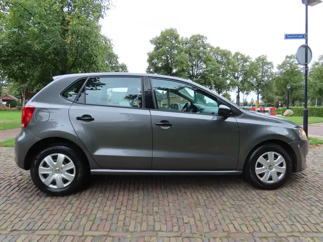 Volkswagen Polo view 4