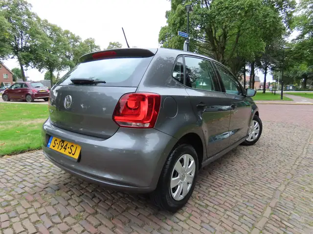Volkswagen Polo view 2