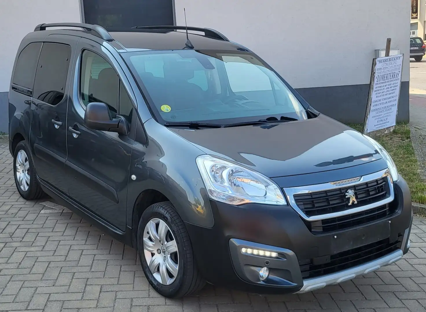 Peugeot Partner Tepee Outdoor 1.6 BlueHDi S&S Euro 6 Grau - 2