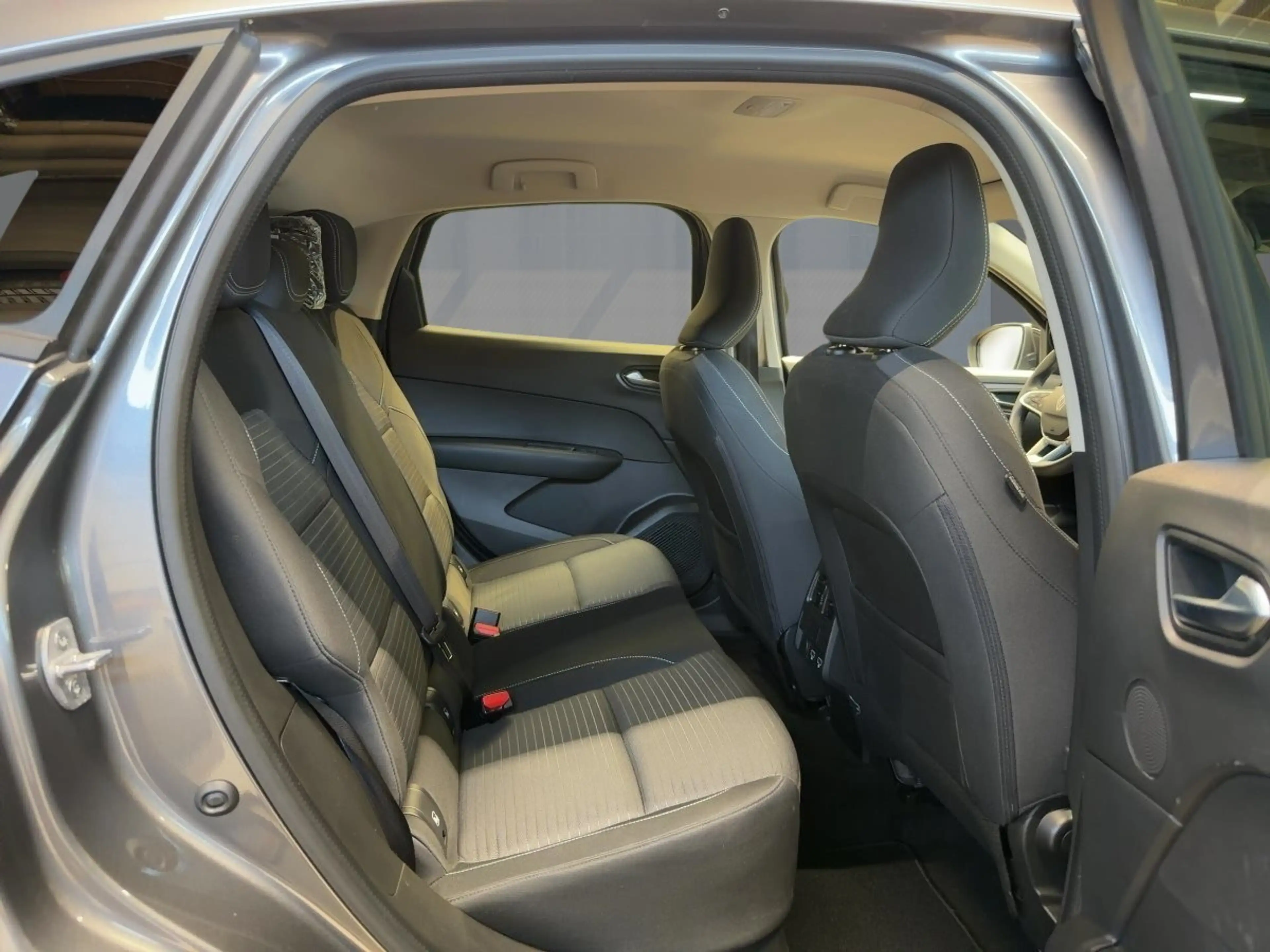 Renault Arkana 1.3 TCE 140 Evolution — photo 9