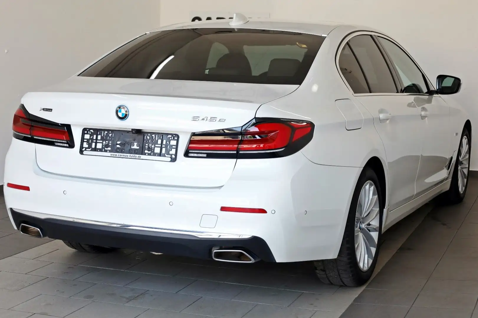 BMW 545 e xDrive Luxury Line,Navi,SD,4xSH,Kam,AHK,+WR Weiß - 2