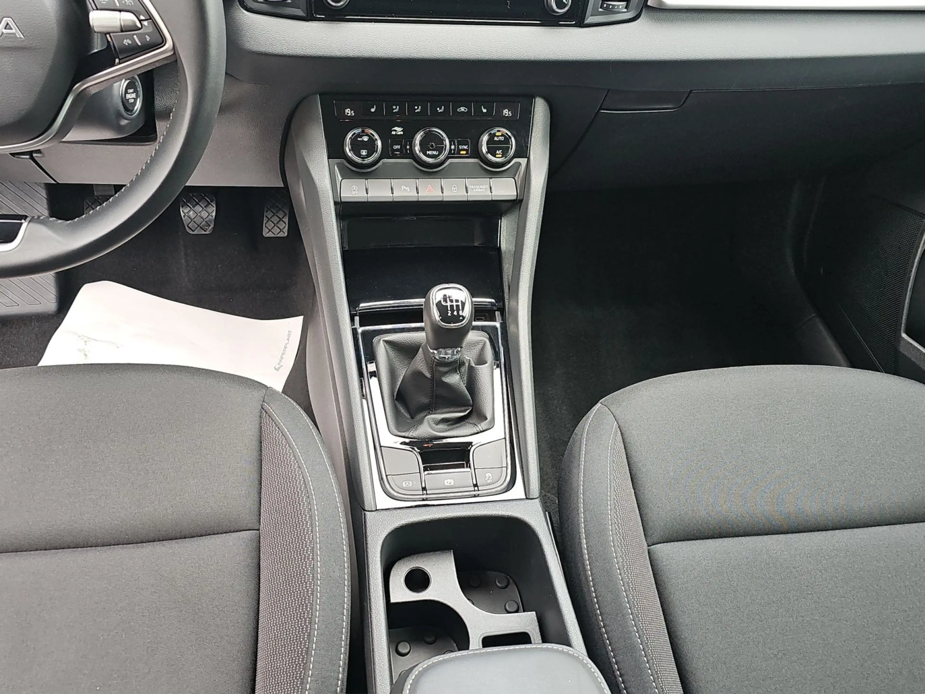 Skoda Karoq Selection 1,5 TSI 110 kW 6-Gang-Schaltgetr — photo 13