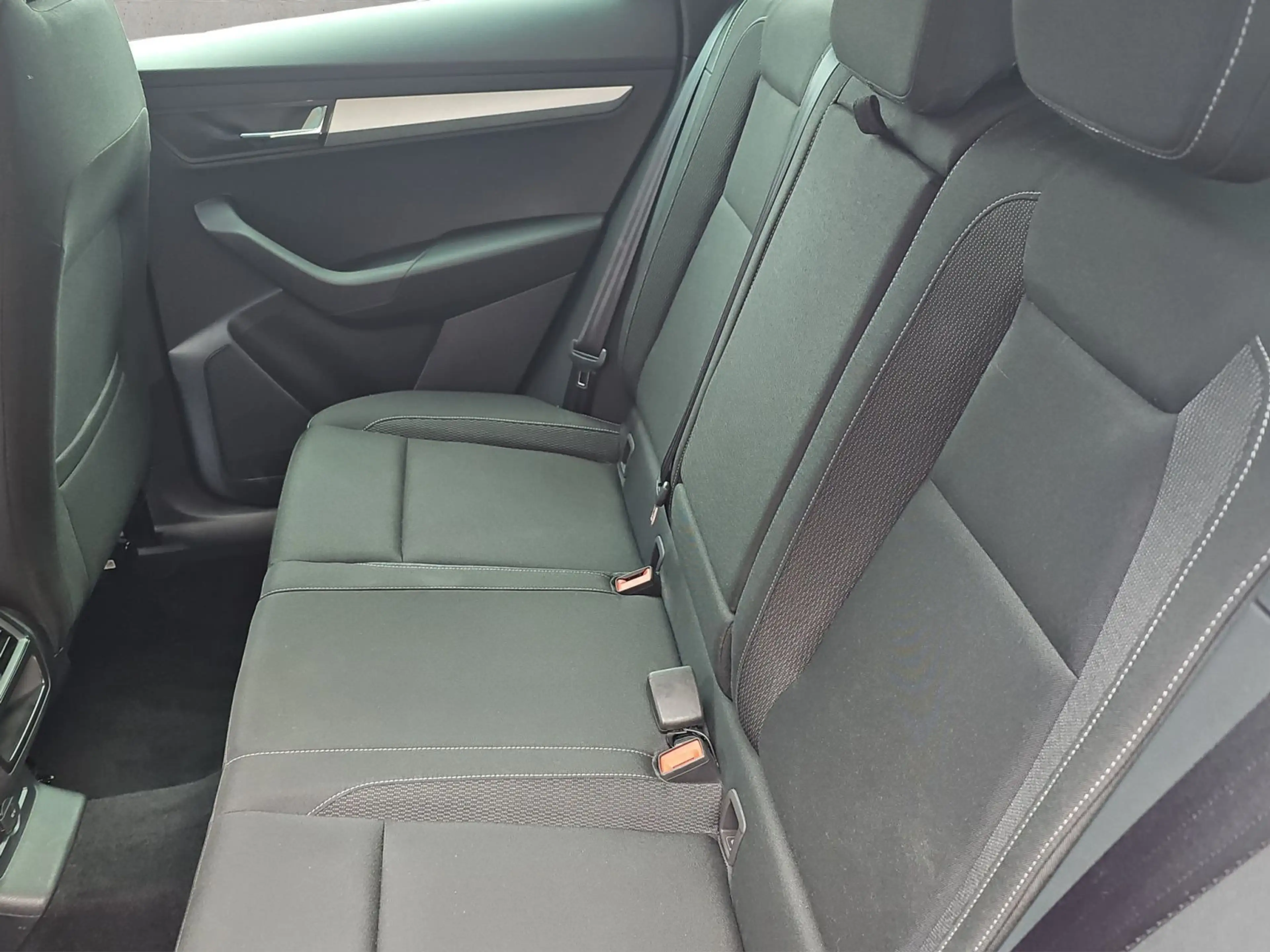 Skoda Karoq Selection 1,5 TSI 110 kW 6-Gang-Schaltgetr — photo 14