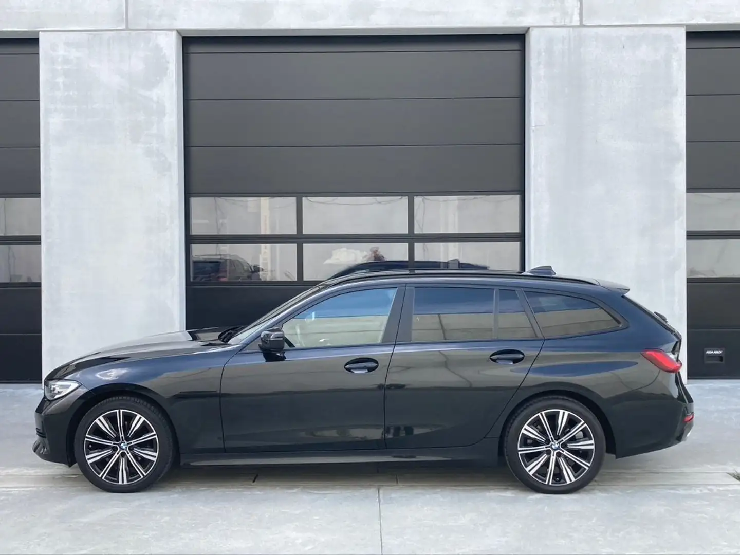 BMW 318 d Aut Touring /Comfort Access/.../1 jaar garantie Noir - 1