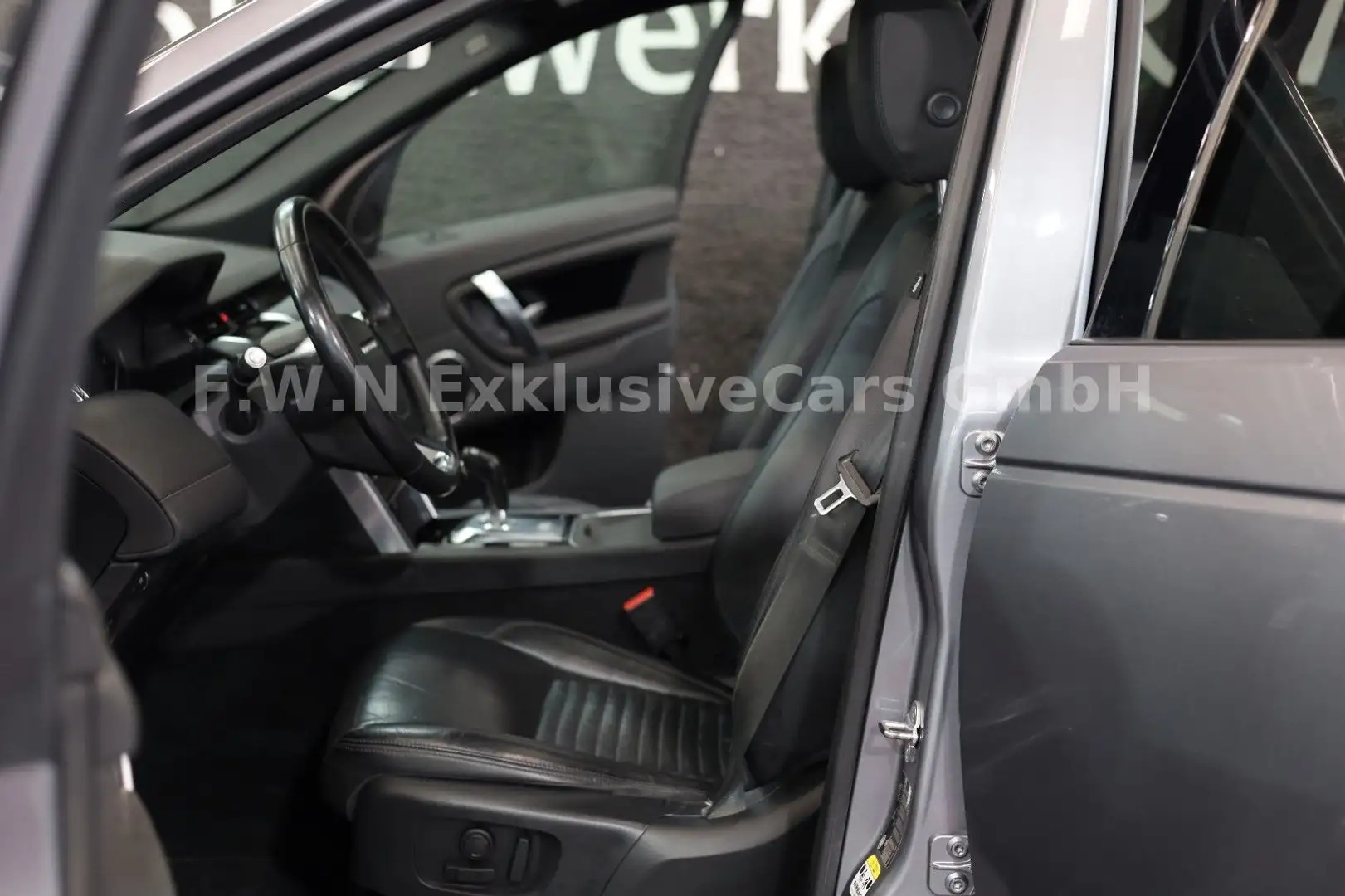 Land Rover Discovery Sport HSE D150*Facelift*AWD*Pano* Šedá - 2