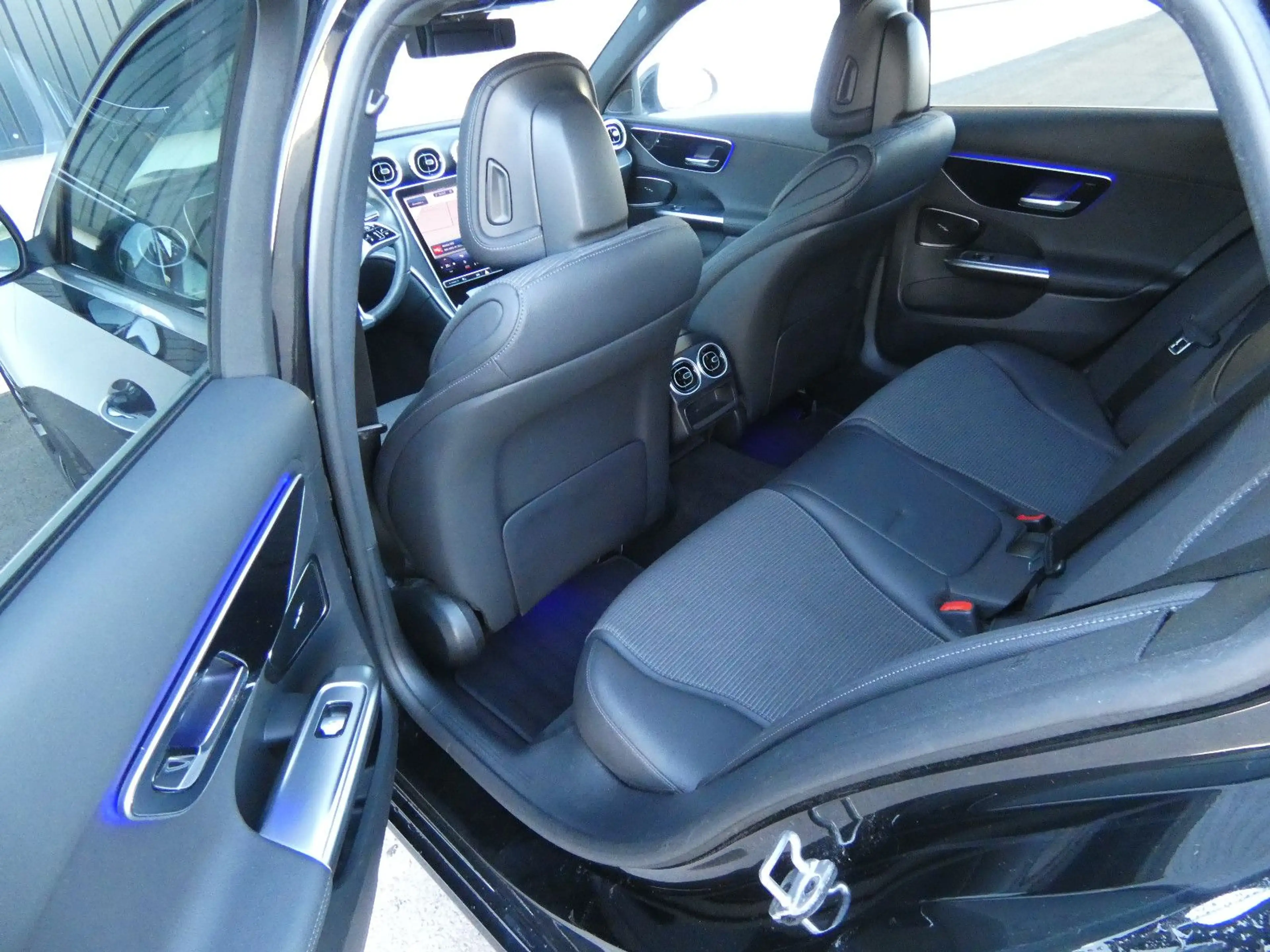 Mercedes-Benz C 200 d T Avantgarde Distronic LED Navi 1-Hand — photo 8