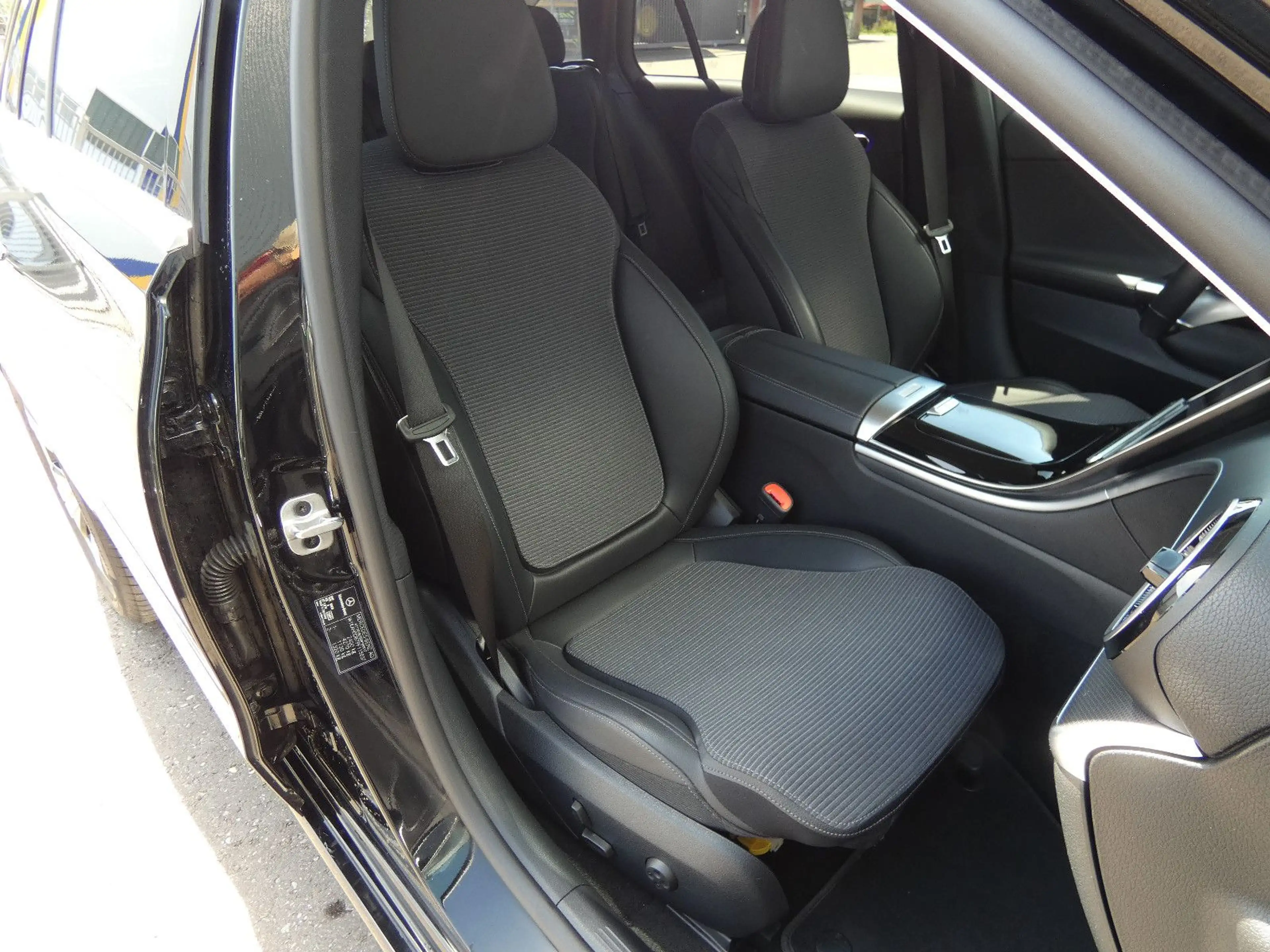 Mercedes-Benz C 200 d T Avantgarde Distronic LED Navi 1-Hand — photo 6
