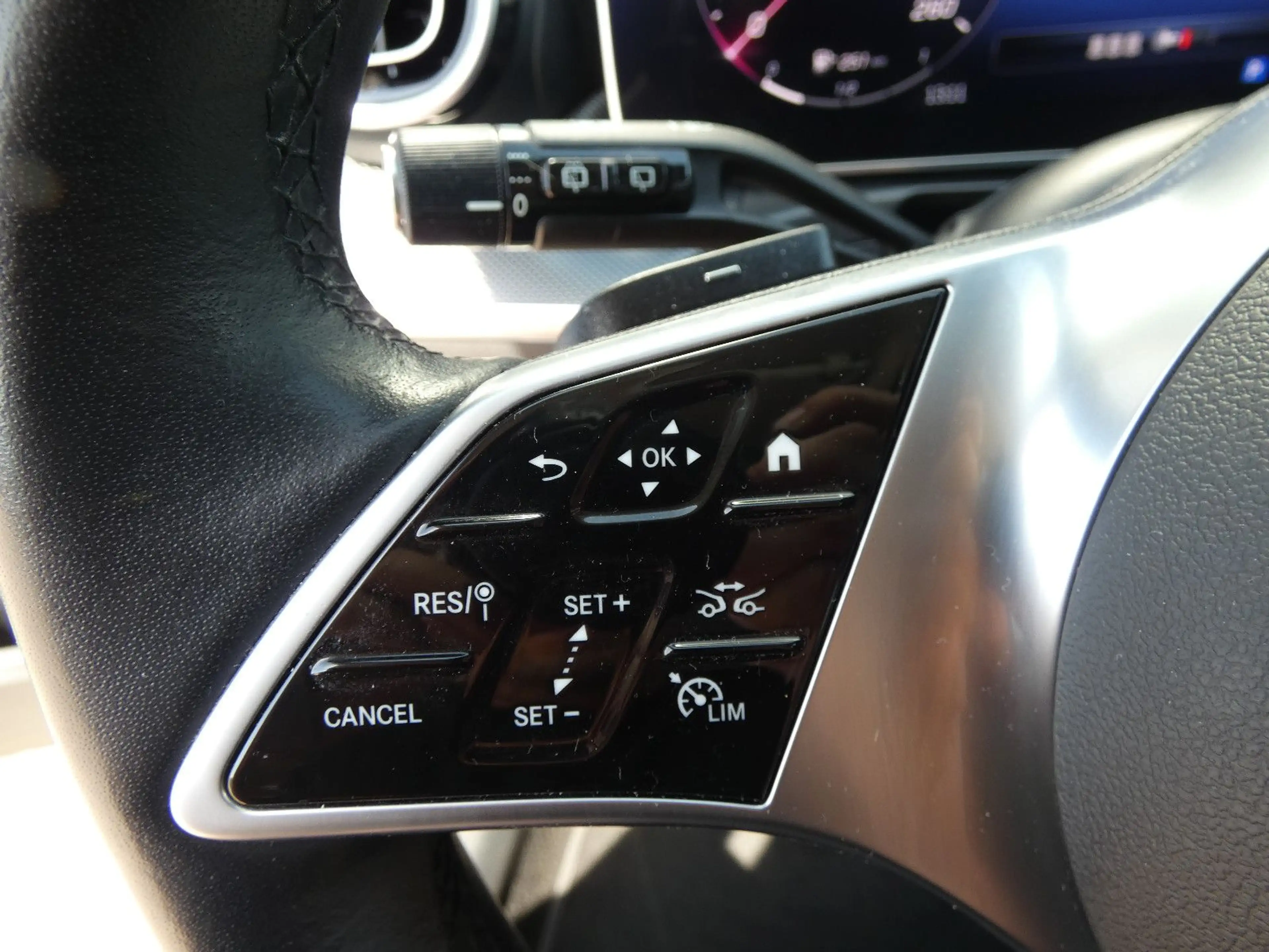 Mercedes-Benz C 200 d T Avantgarde Distronic LED Navi 1-Hand — photo 14