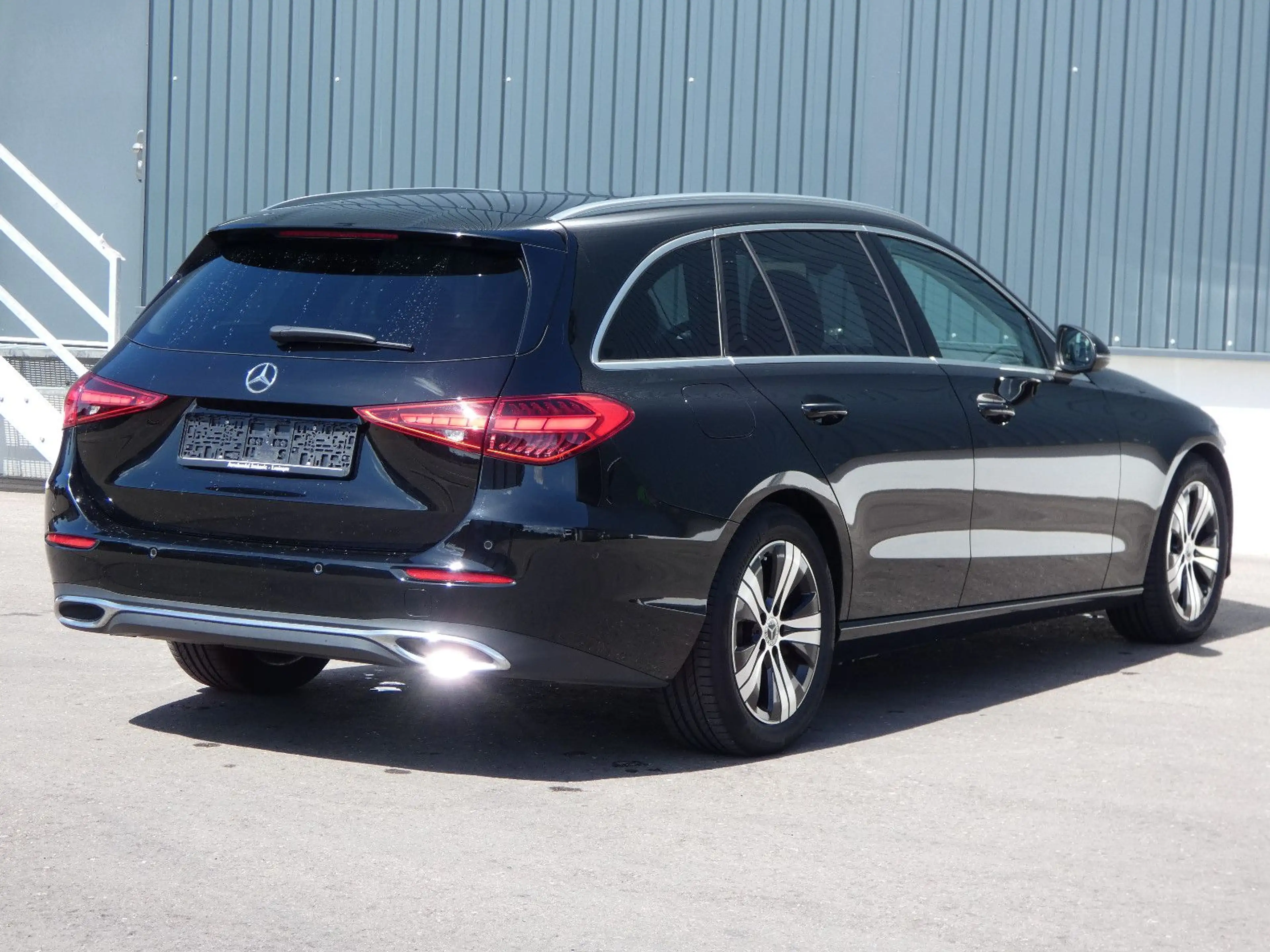 Mercedes-Benz C 200 d T Avantgarde Distronic LED Navi 1-Hand — photo 28