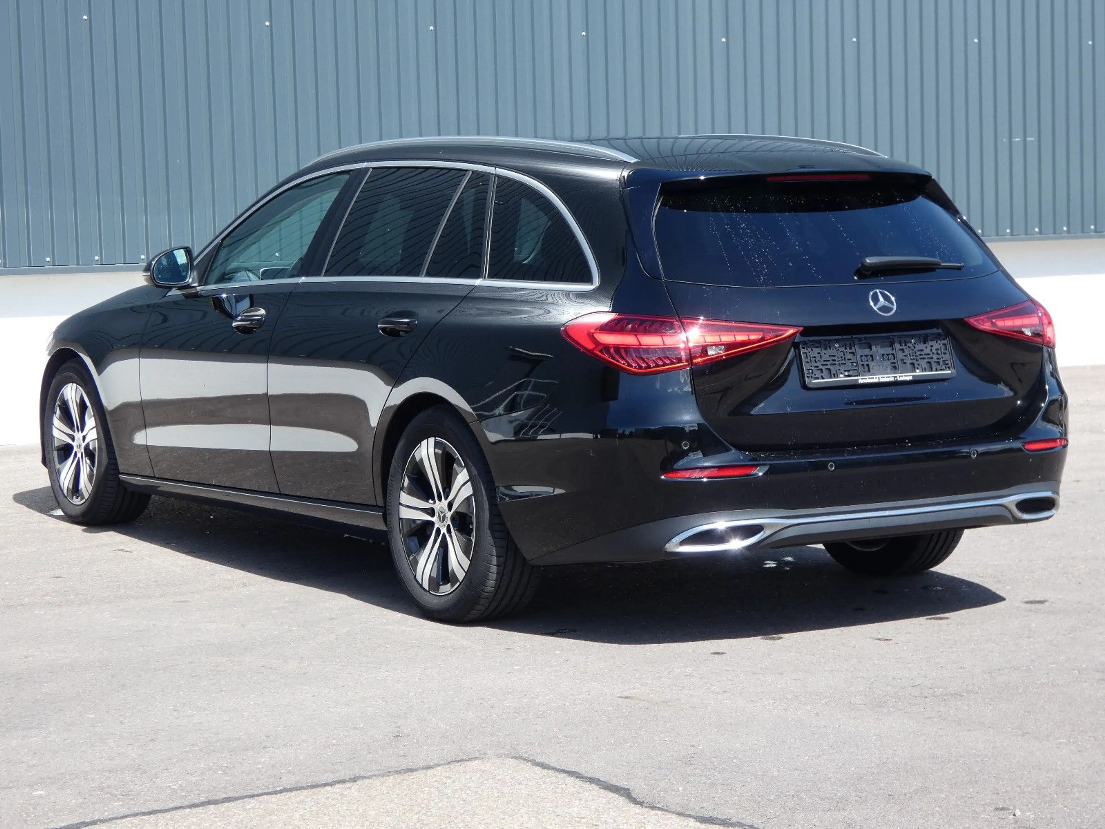 Mercedes-Benz C 200 d T Avantgarde Distronic LED Navi 1-Hand — photo 27