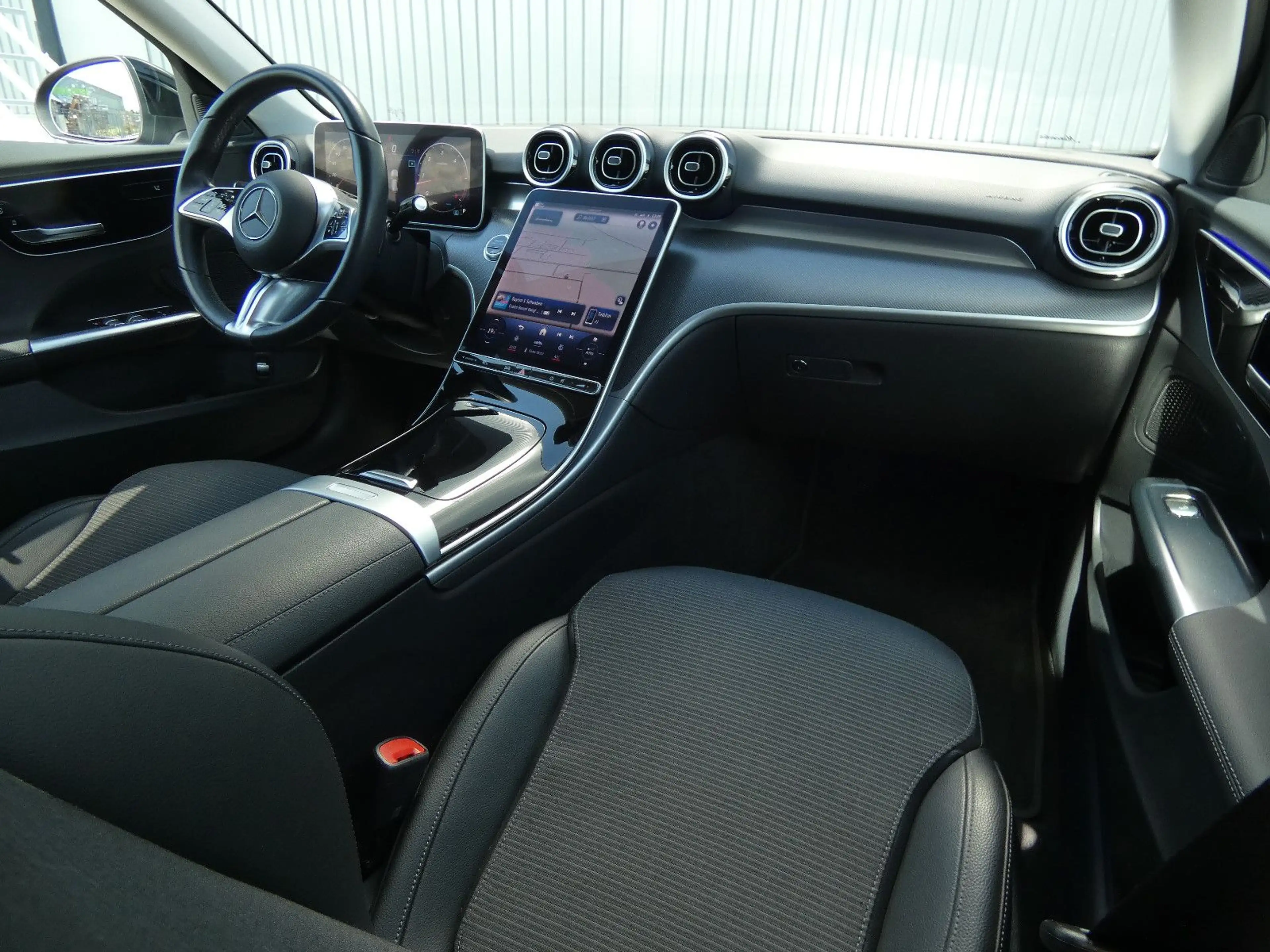 Mercedes-Benz C 200 d T Avantgarde Distronic LED Navi 1-Hand — photo 2